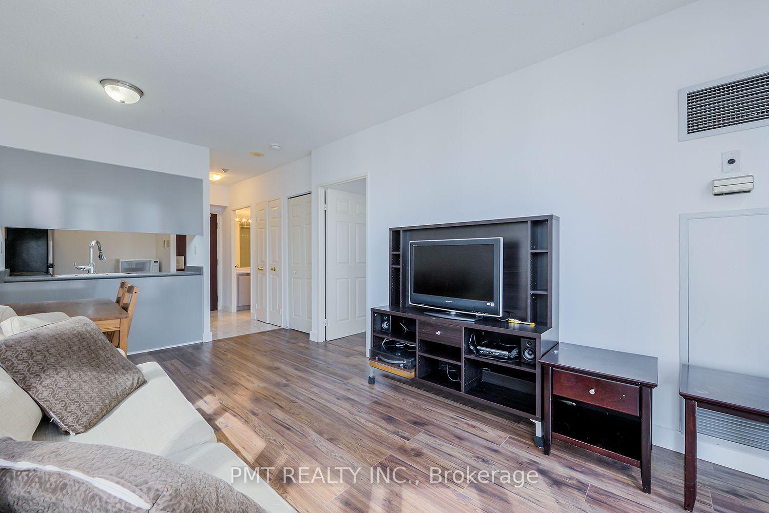 Photo 15 of Unit 1612, 736 Bay Street, Toronto, Bay Street Corridor — HOMEH