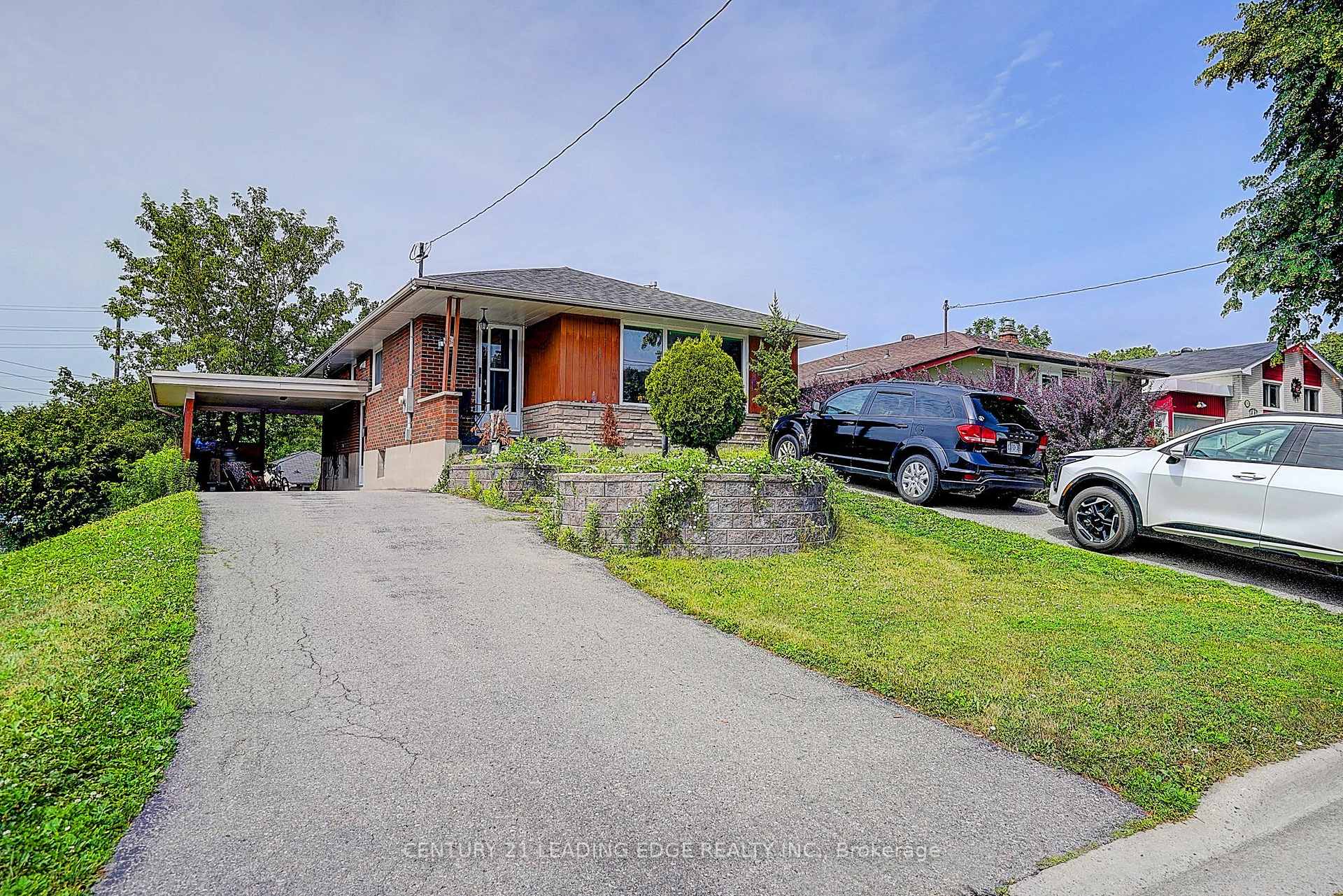 Photo 2 of 284 Dover Street, Oshawa, Eastdale — HOMEH