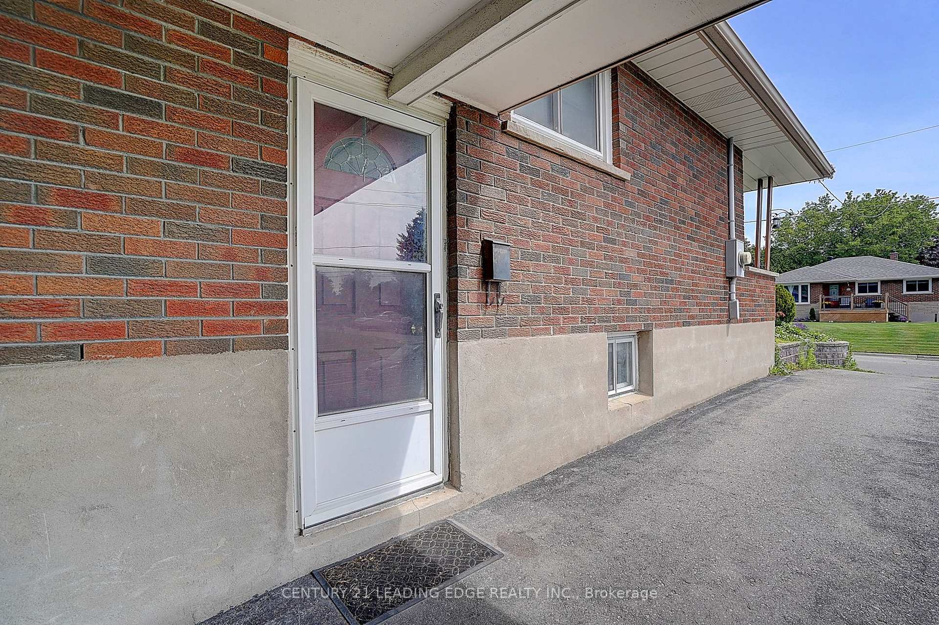 Photo 6 of 284 Dover Street, Oshawa, Eastdale — HOMEH