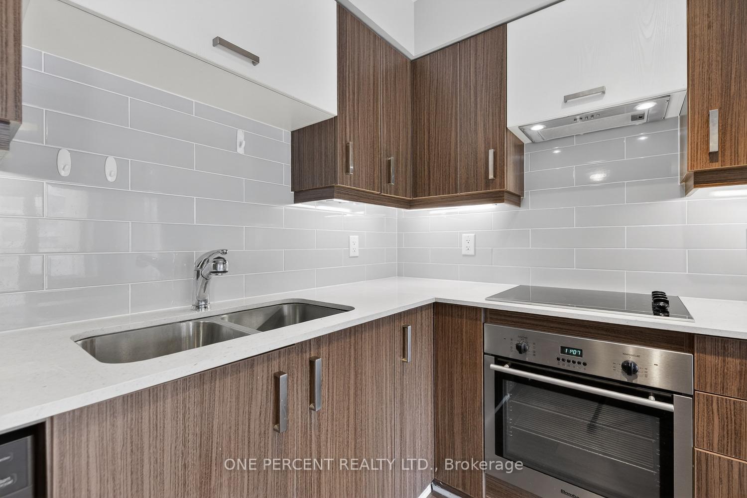 Photo 6 of Unit 705, 18 Uptown Drive, Markham, Unionville — HOMEH