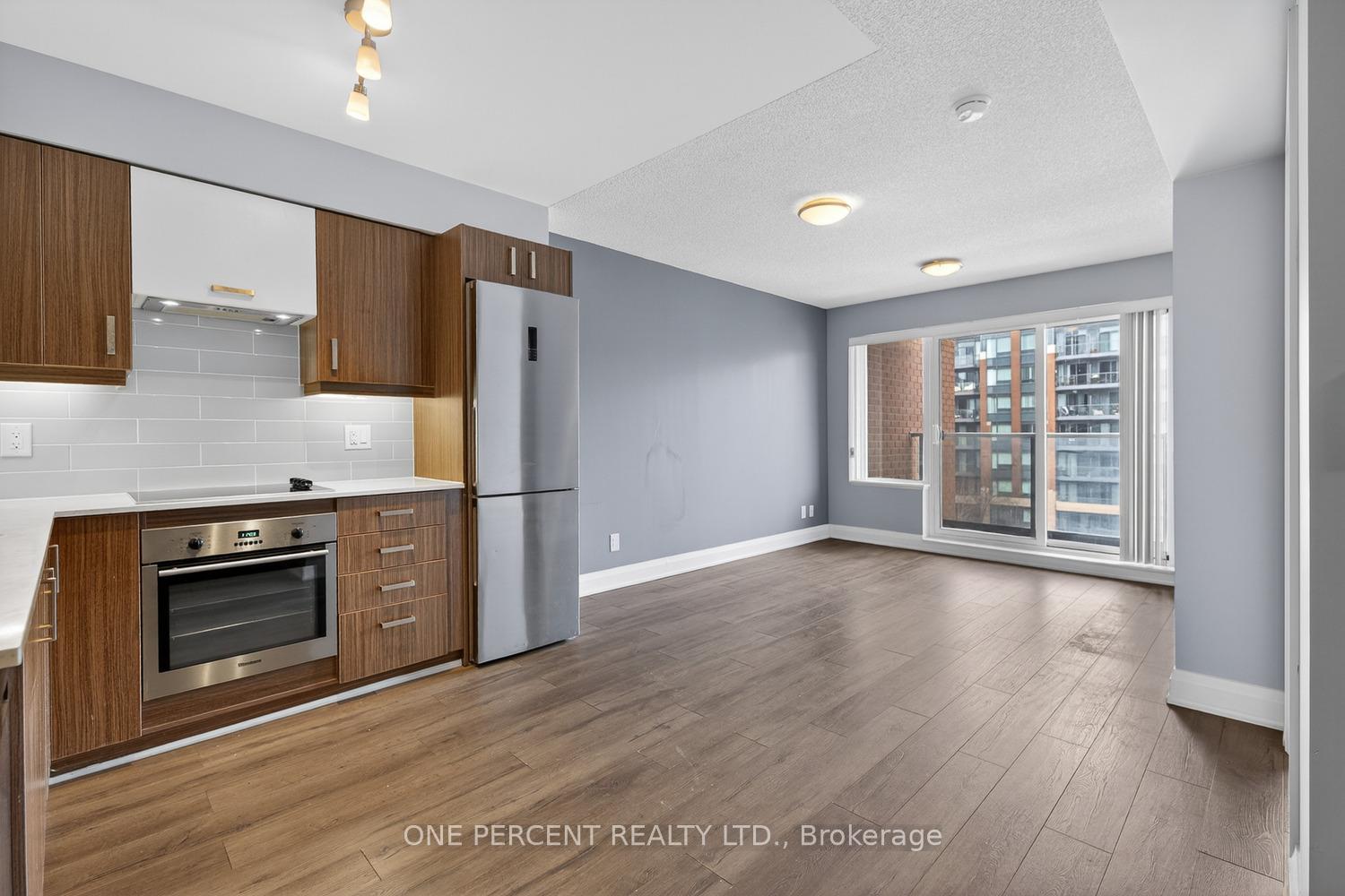 Photo 7 of Unit 705, 18 Uptown Drive, Markham, Unionville — HOMEH
