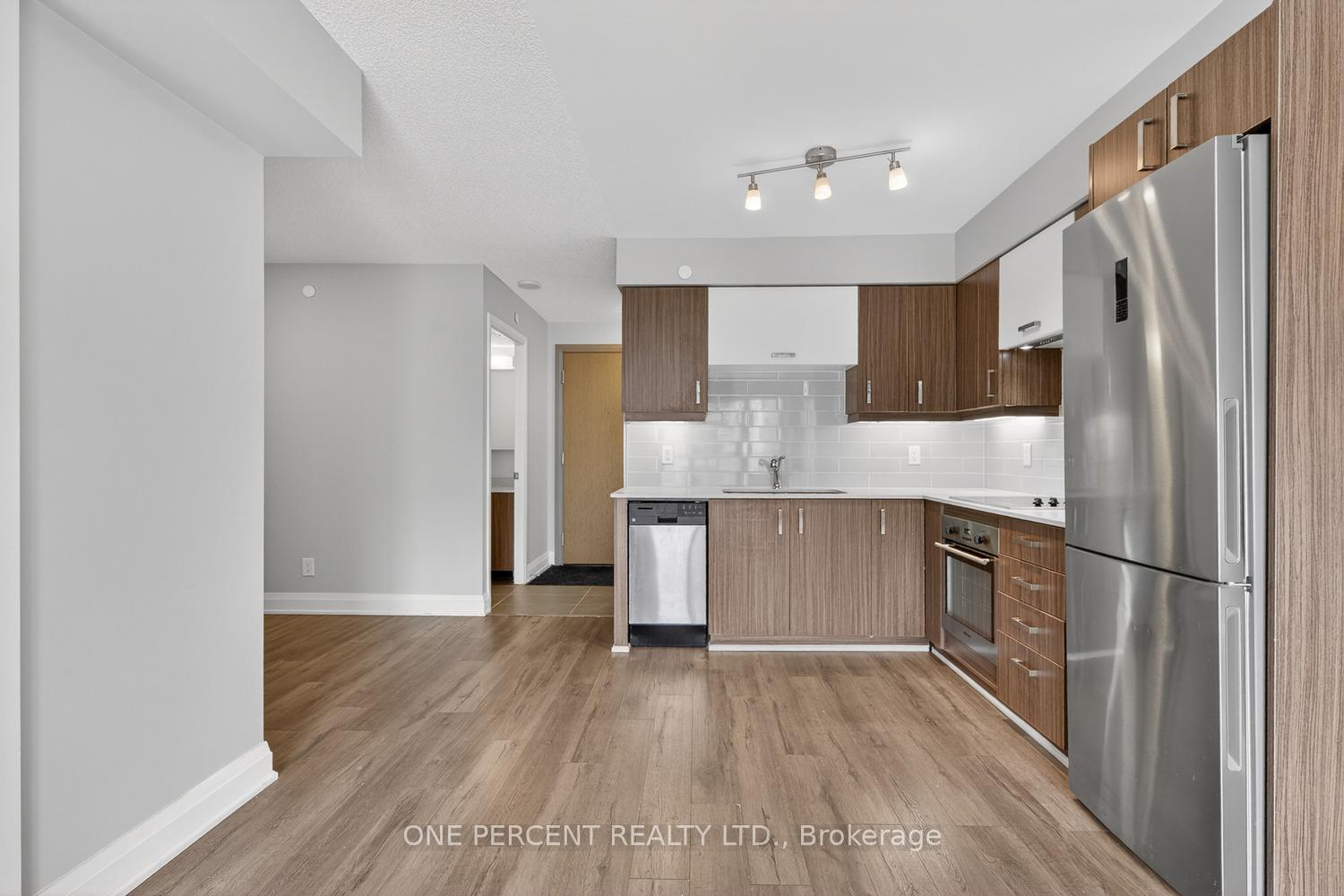 Photo 8 of Unit 705, 18 Uptown Drive, Markham, Unionville — HOMEH