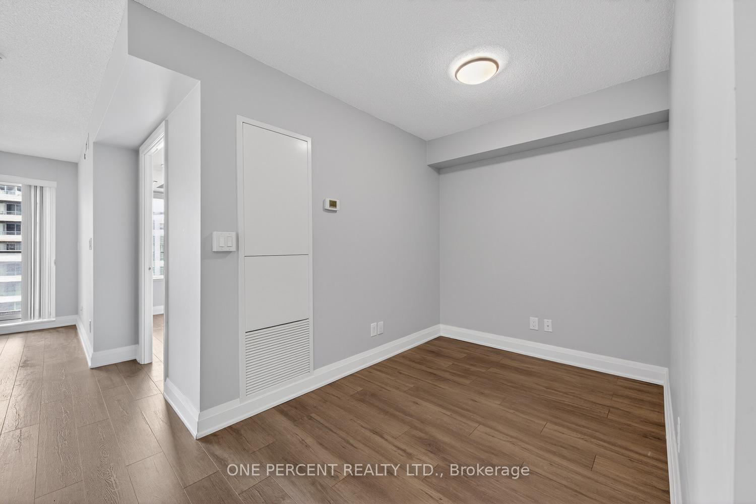Photo 11 of Unit 705, 18 Uptown Drive, Markham, Unionville — HOMEH