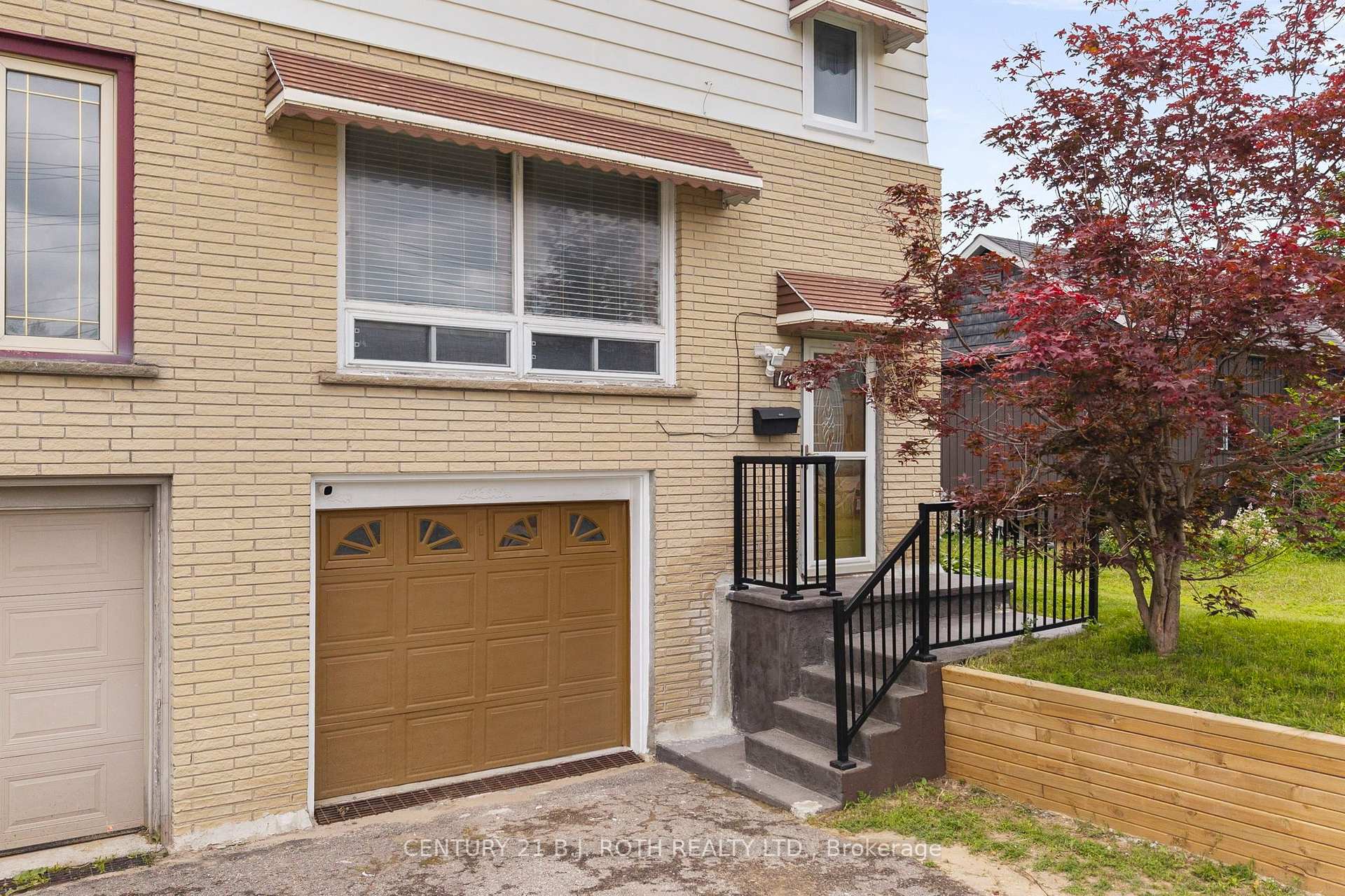 Photo 3 of 14 Innisfil Street, Barrie, Lakeshore — HOMEH