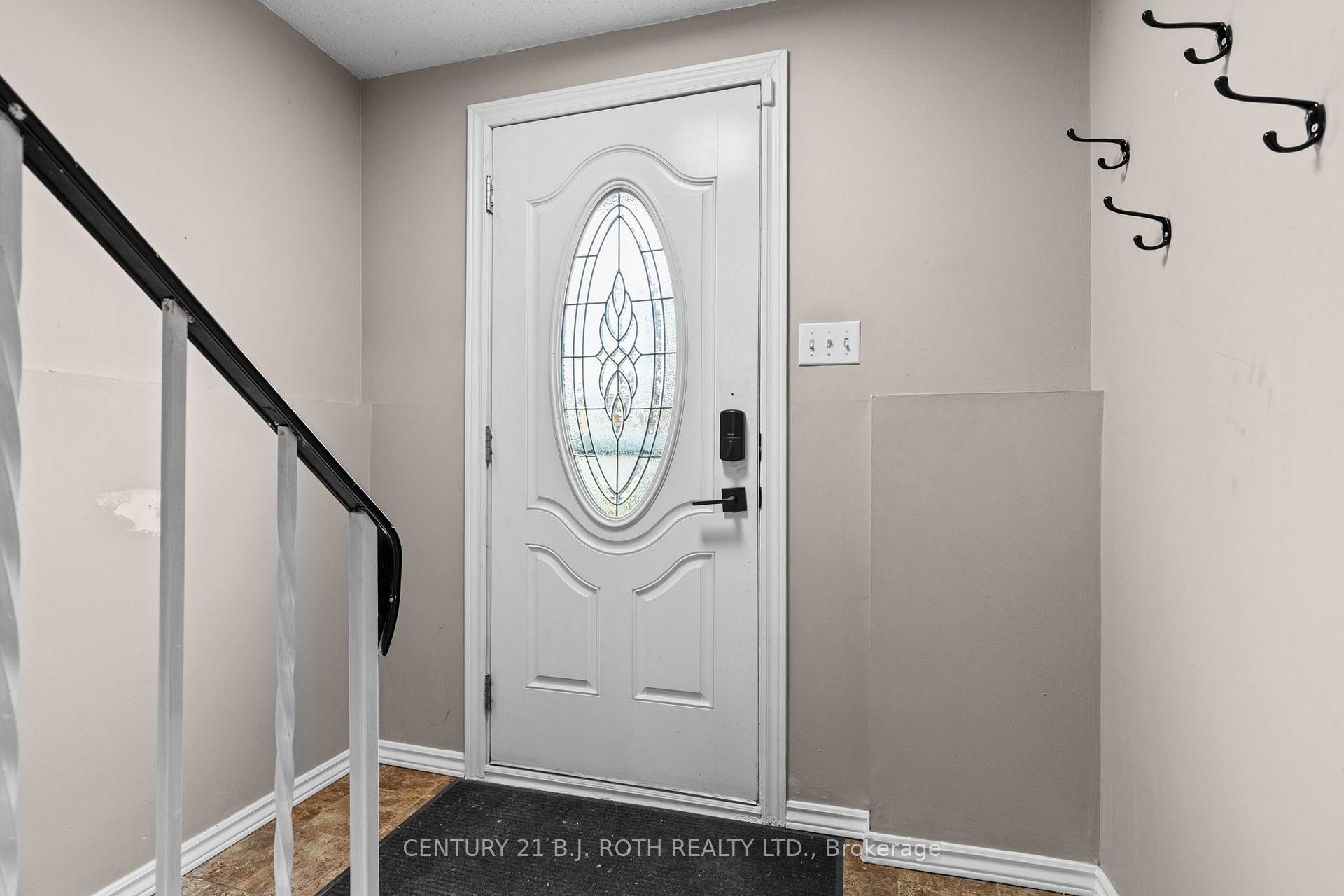 Photo 4 of 14 Innisfil Street, Barrie, Lakeshore — HOMEH