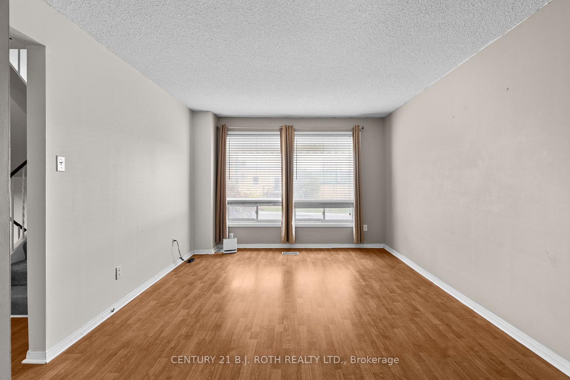 Photo 6 of 14 Innisfil Street, Barrie, Lakeshore — HOMEH