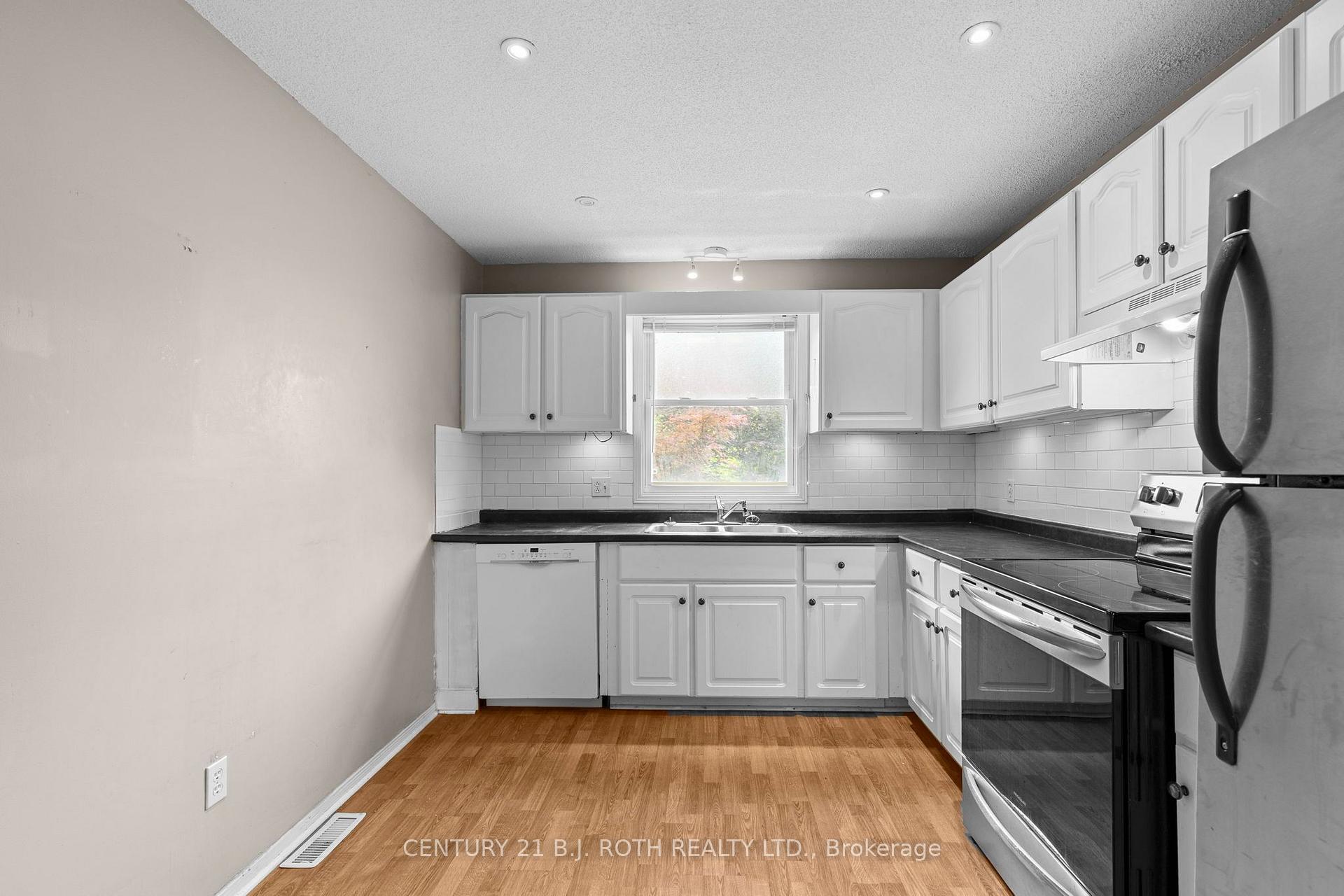 Photo 7 of 14 Innisfil Street, Barrie, Lakeshore — HOMEH