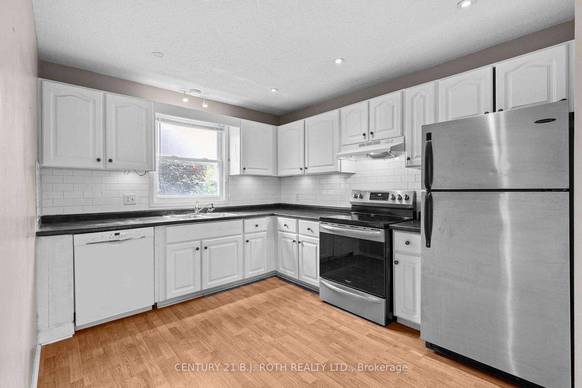 Photo 8 of 14 Innisfil Street, Barrie, Lakeshore — HOMEH