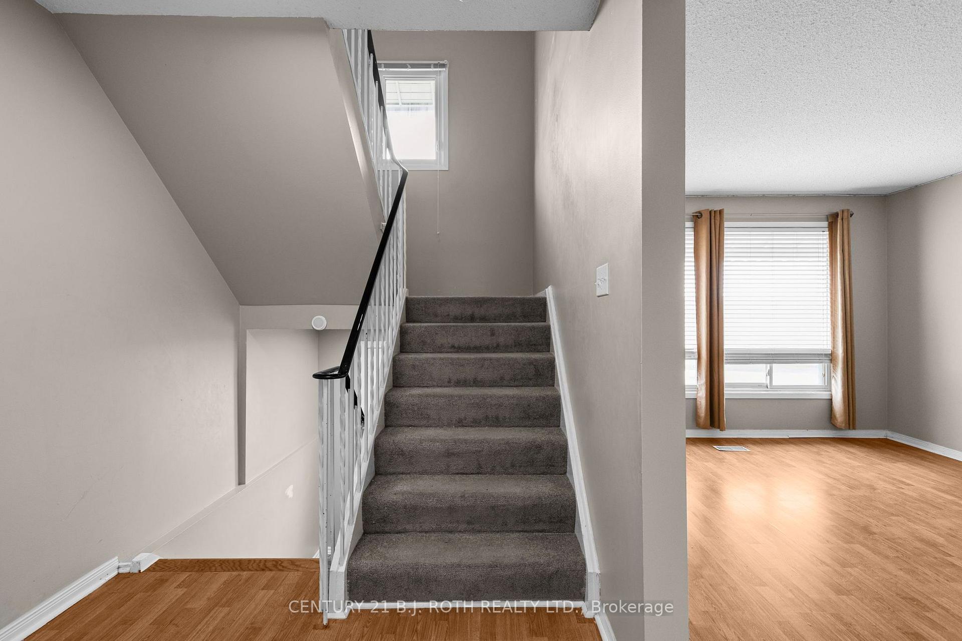 Photo 12 of 14 Innisfil Street, Barrie, Lakeshore — HOMEH