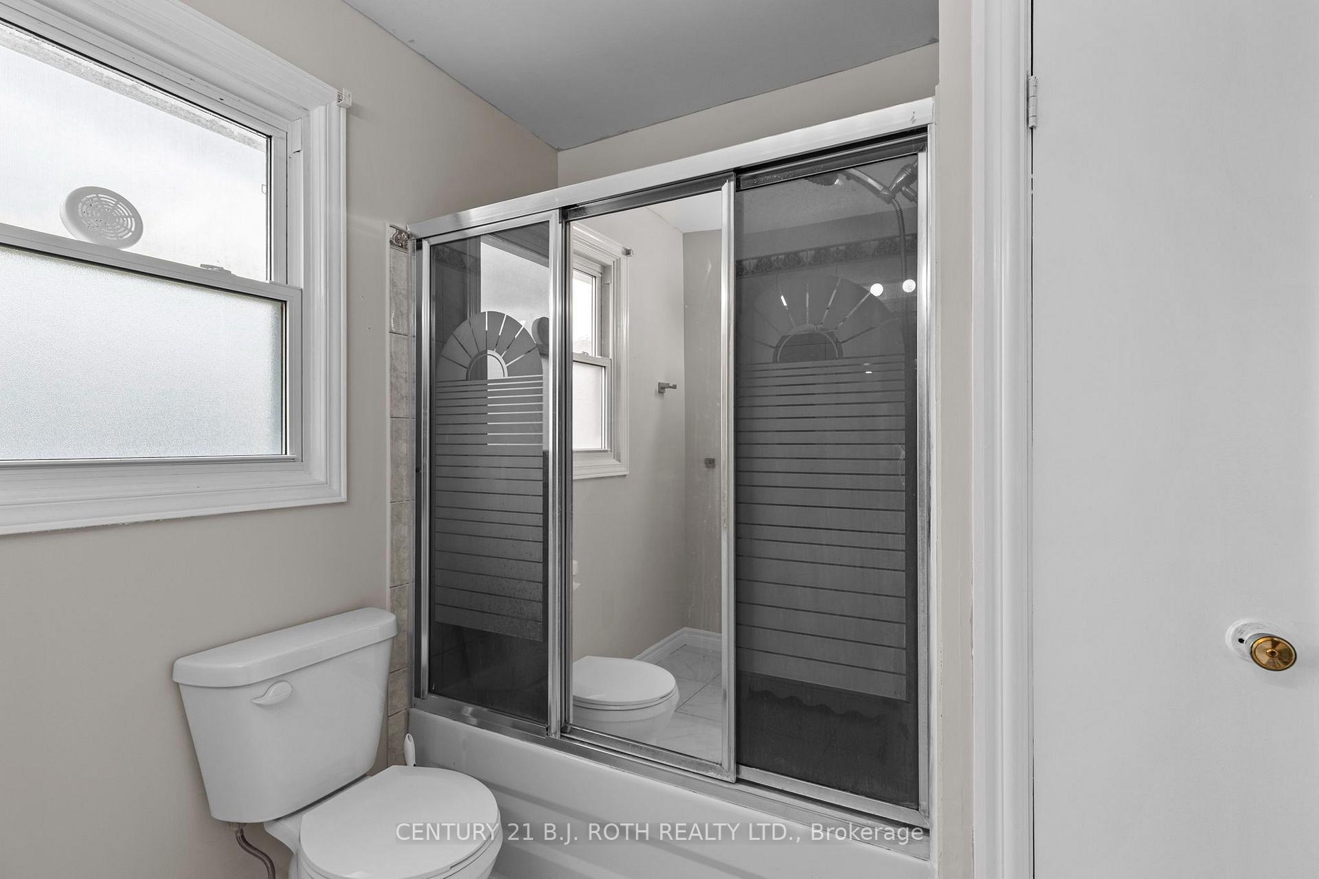 Photo 15 of 14 Innisfil Street, Barrie, Lakeshore — HOMEH