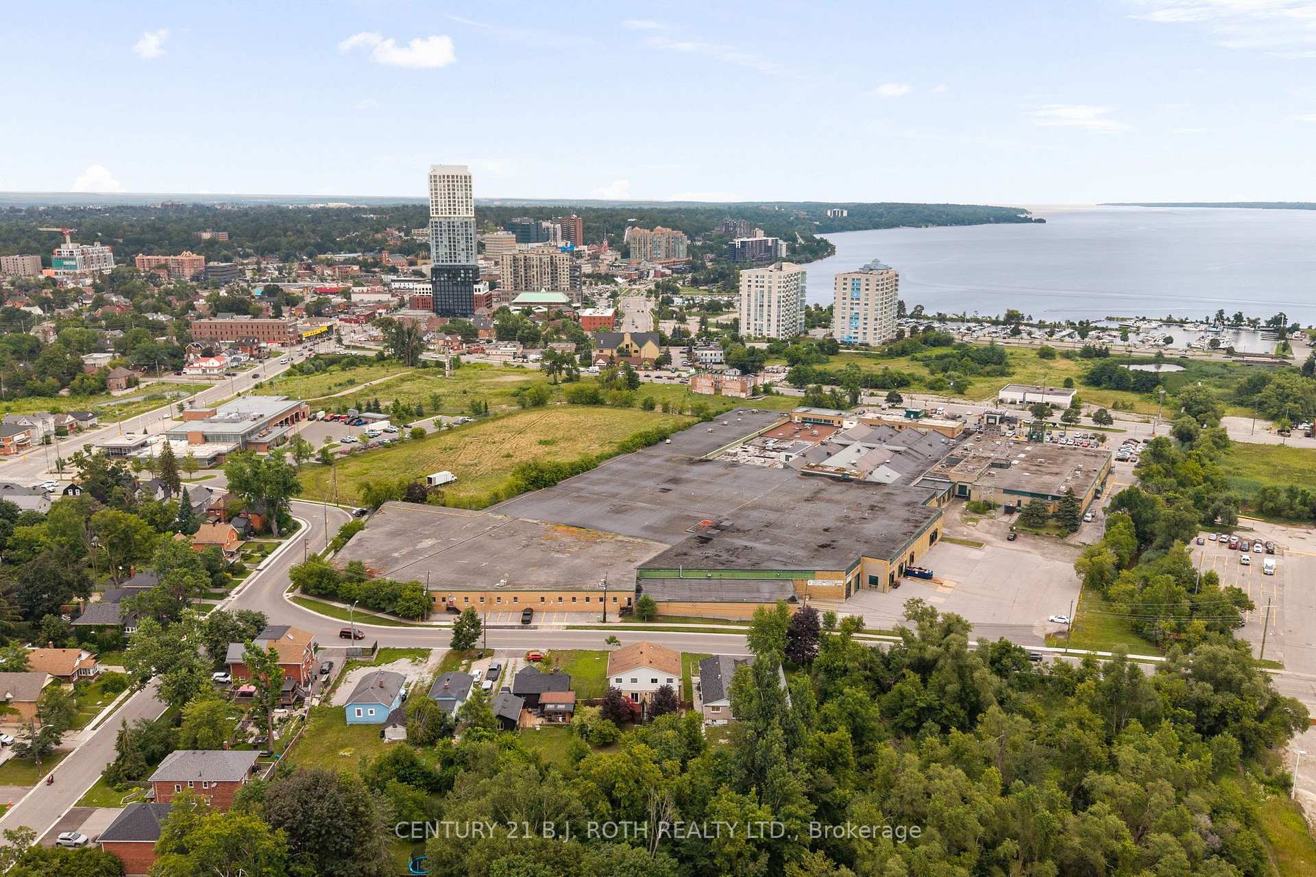 Photo 31 of 14 Innisfil Street, Barrie, Lakeshore — HOMEH