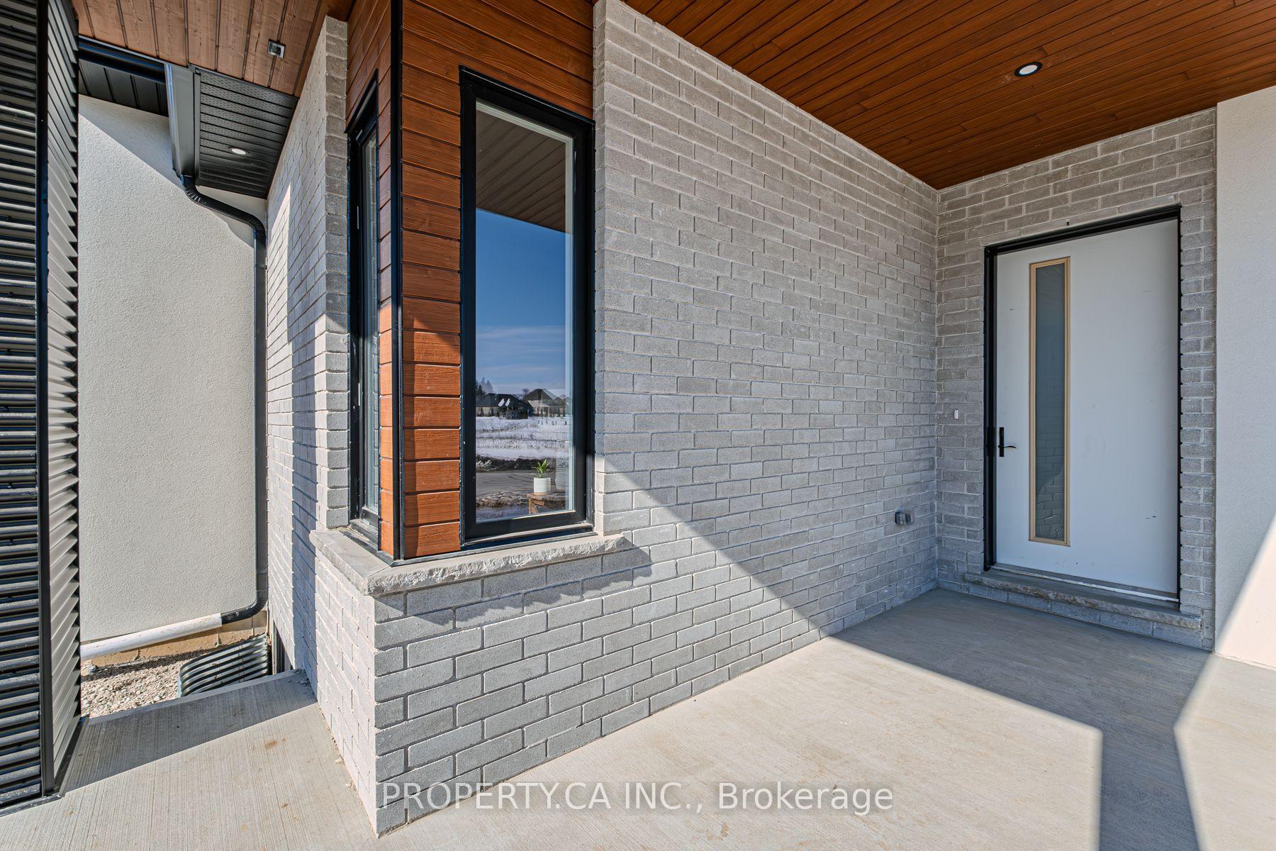 Photo 3 of 2 Hudson Drive, Brantford, Oakhill Dr — HOMEH