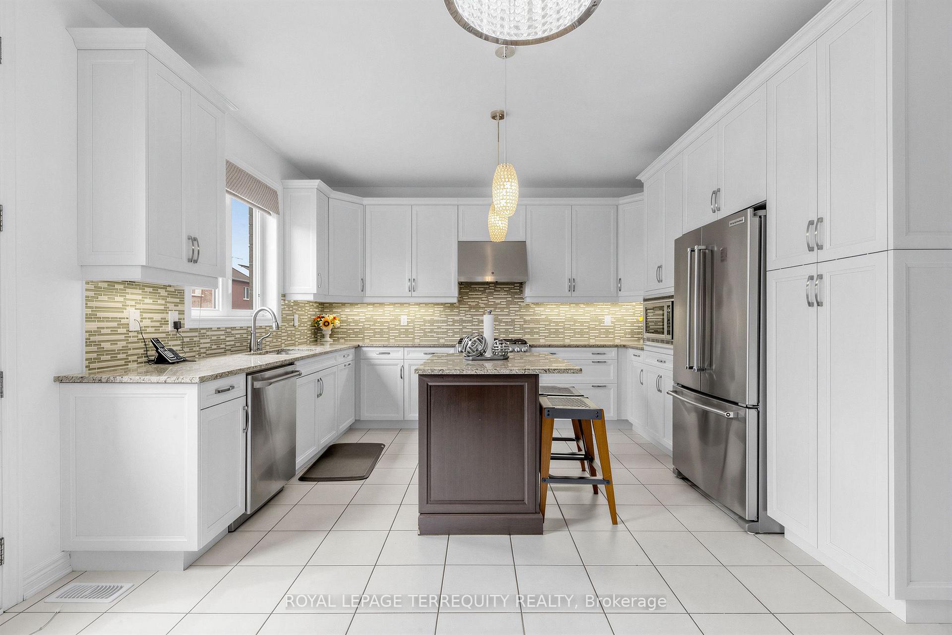Photo 10 of 44 Headwind Boulevard, Vaughan, Vellore Village — HOMEH