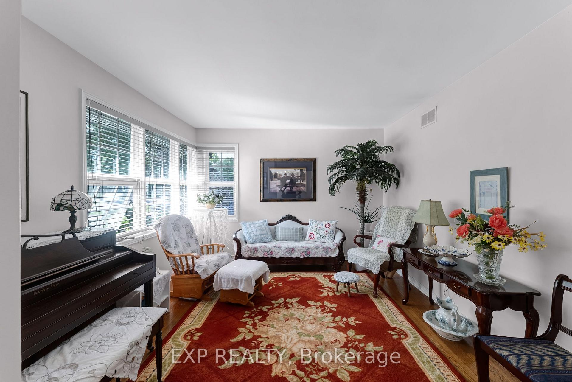 Photo 5 of 79 Shaver Avenue N, Etobicoke, Islington-City Centre West — HOMEH