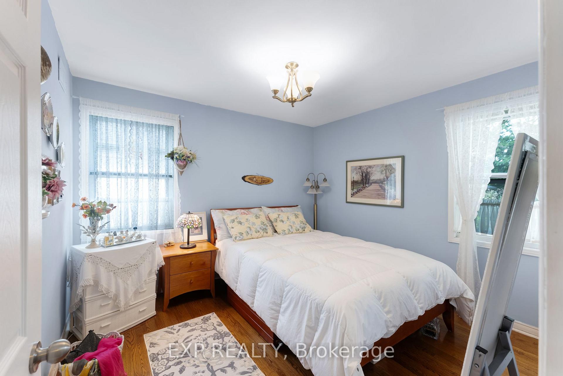 Photo 16 of 79 Shaver Avenue N, Etobicoke, Islington-City Centre West — HOMEH