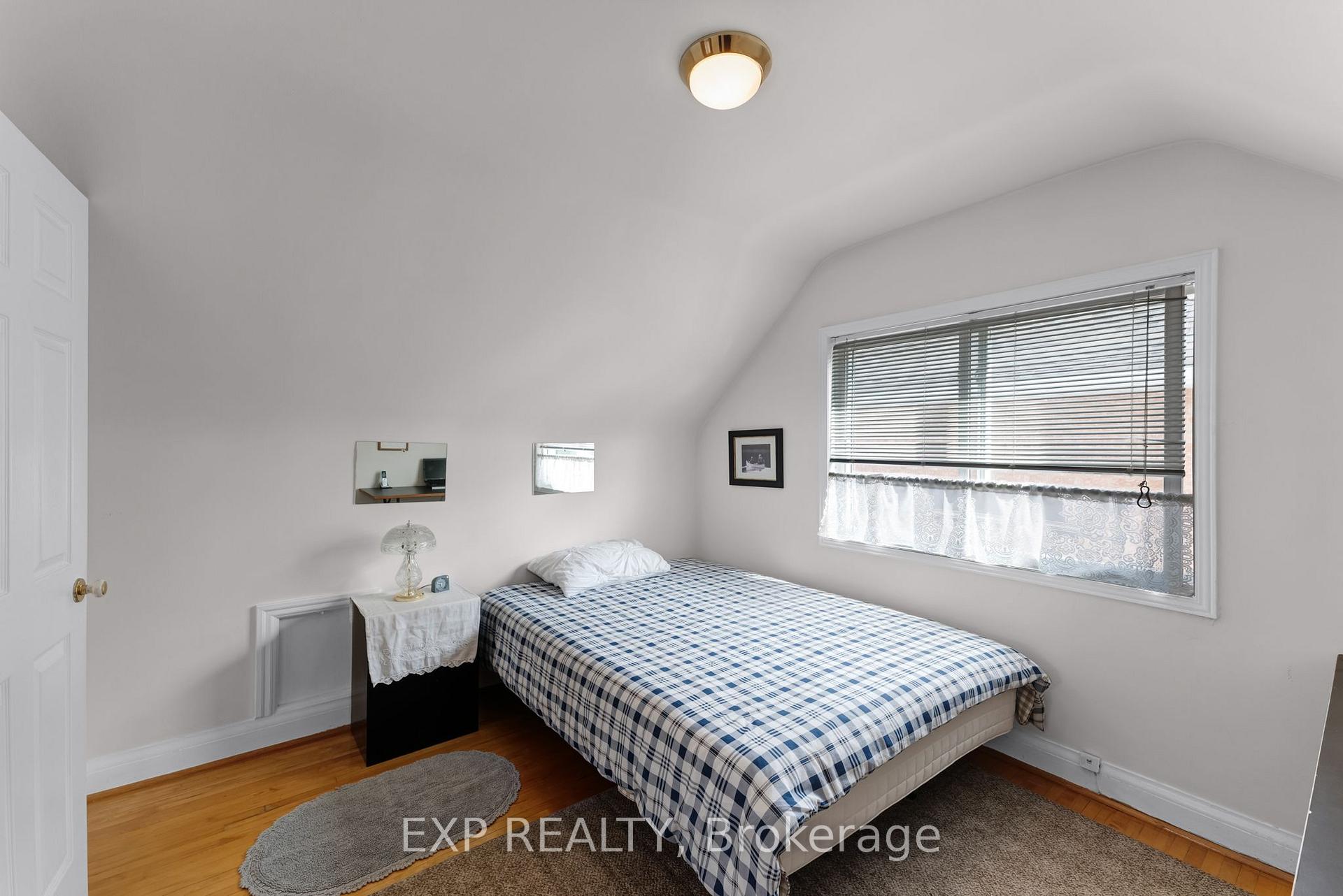 Photo 21 of 79 Shaver Avenue N, Etobicoke, Islington-City Centre West — HOMEH