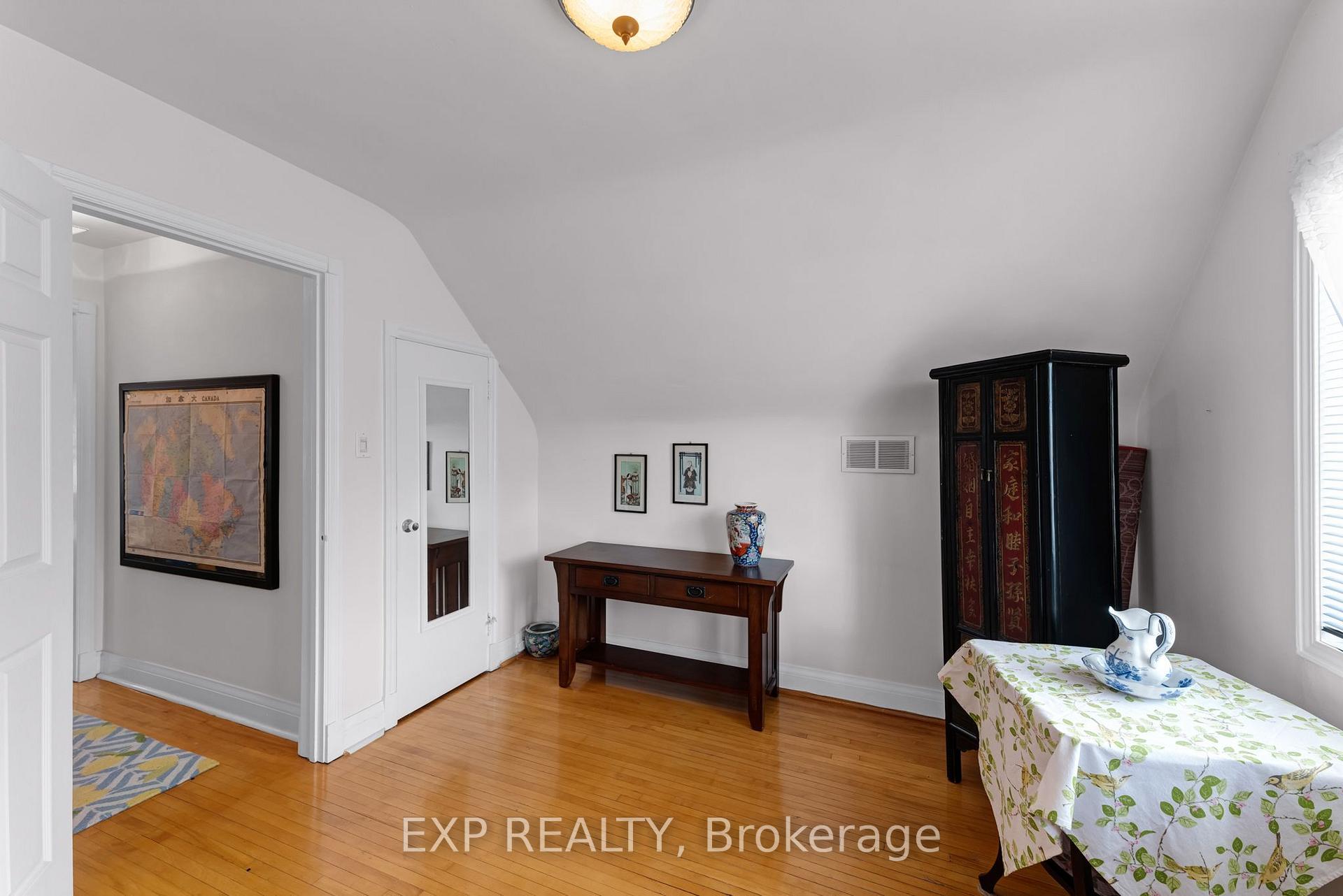 Photo 25 of 79 Shaver Avenue N, Etobicoke, Islington-City Centre West — HOMEH
