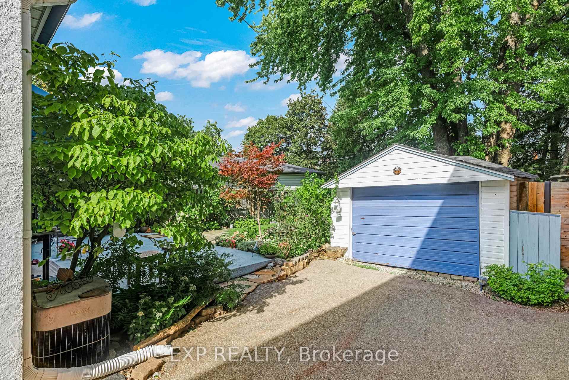 Photo 32 of 79 Shaver Avenue N, Etobicoke, Islington-City Centre West — HOMEH