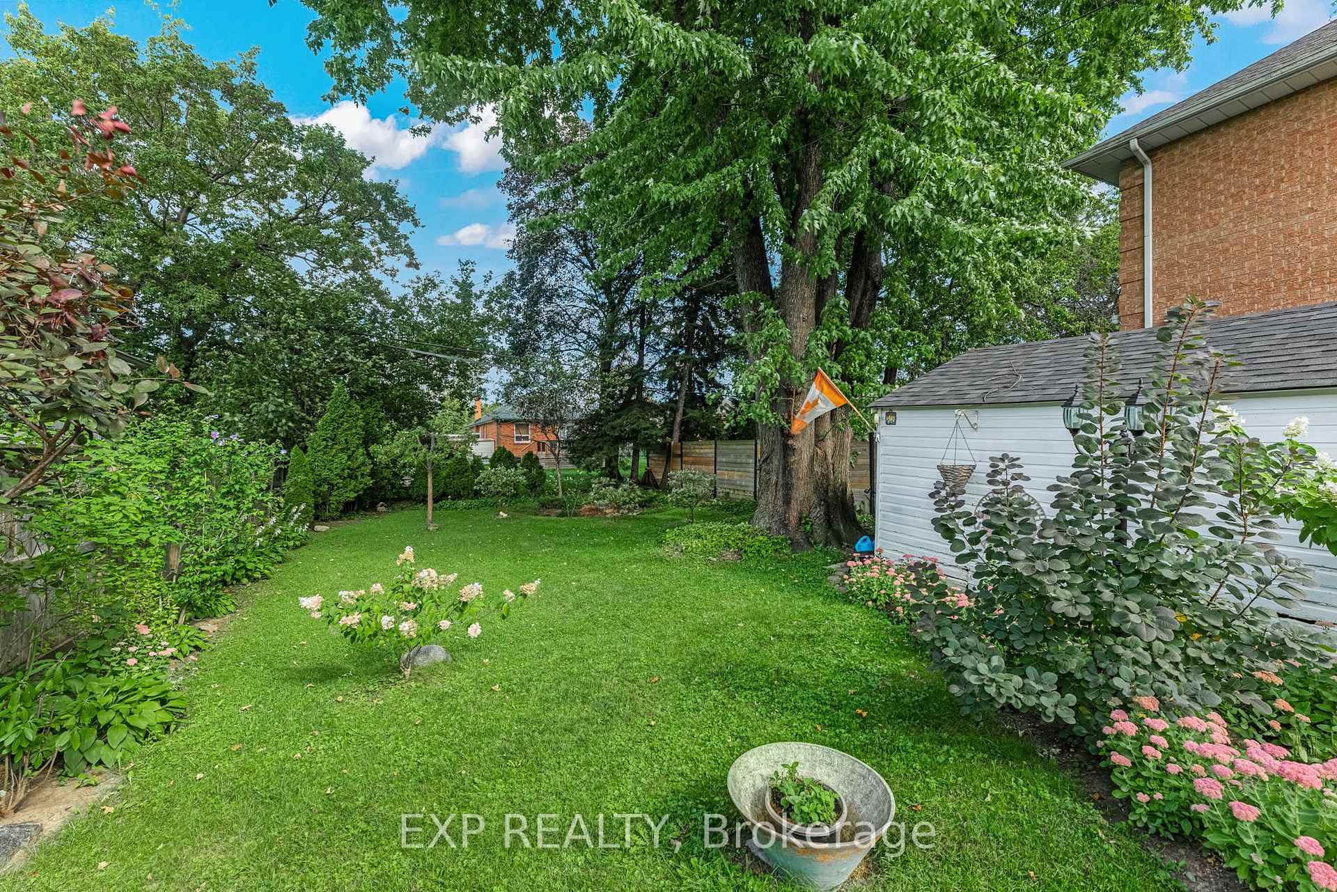 Photo 37 of 79 Shaver Avenue N, Etobicoke, Islington-City Centre West — HOMEH