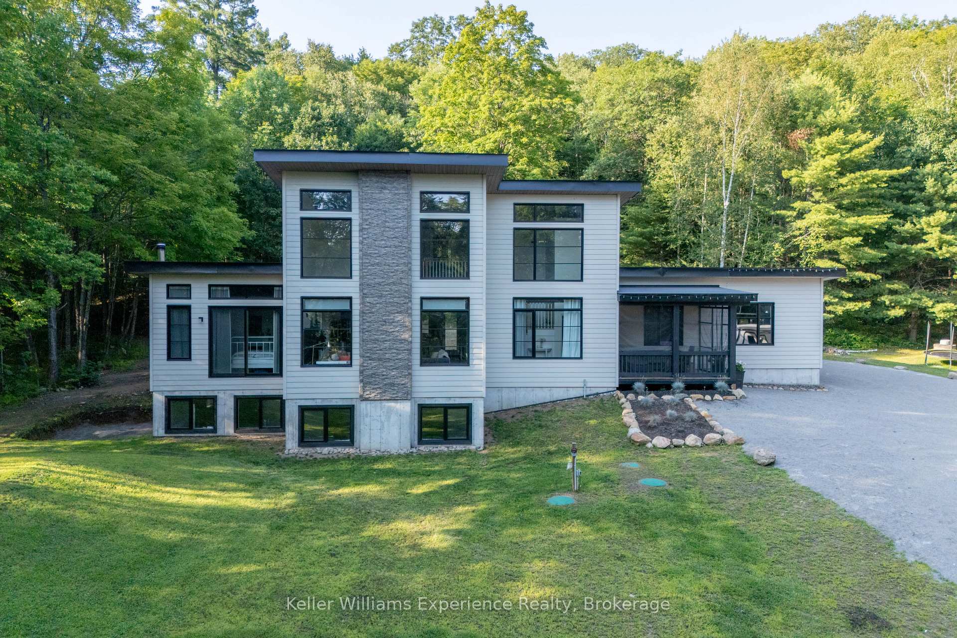 Photo of 1739 Fraserburg Road
