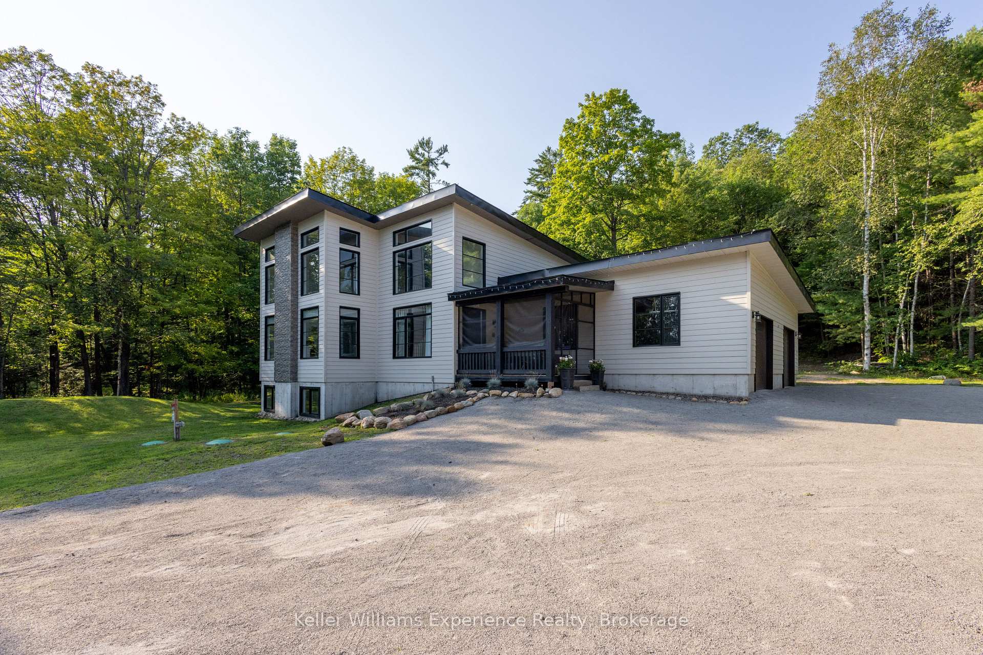Photo 2 of 1739 Fraserburg Road, Bracebridge, Draper — HOMEH