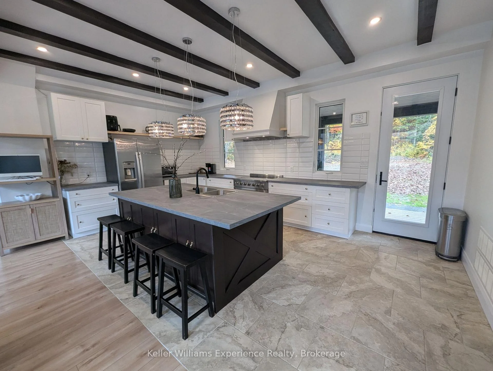 Photo 4 of 1739 Fraserburg Road, Bracebridge, Draper — HOMEH