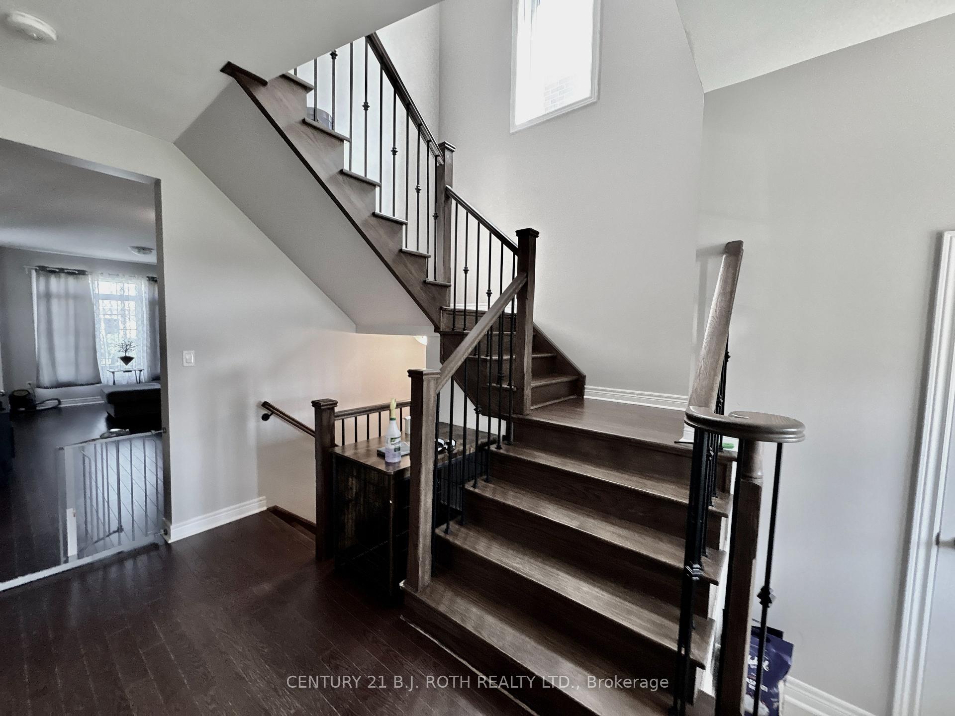 Photo 3 of 2233 Lozenby Street, Innisfil, Rural Innisfil — HOMEH