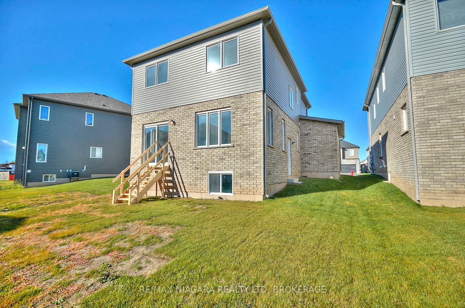 Photo 3 of 226 Bethune Avenue, Welland, Lincoln/Crowland — HOMEH