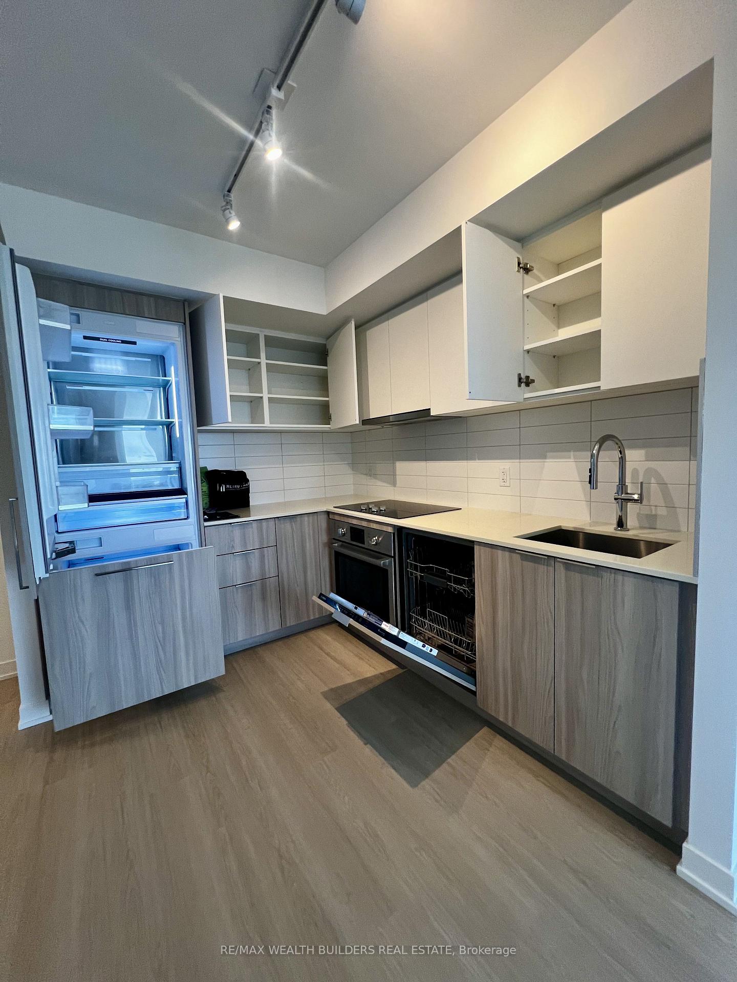 Photo 12 of Unit 2205, 15 David Salomon Drive, Toronto, Flemingdon Park — HOMEH