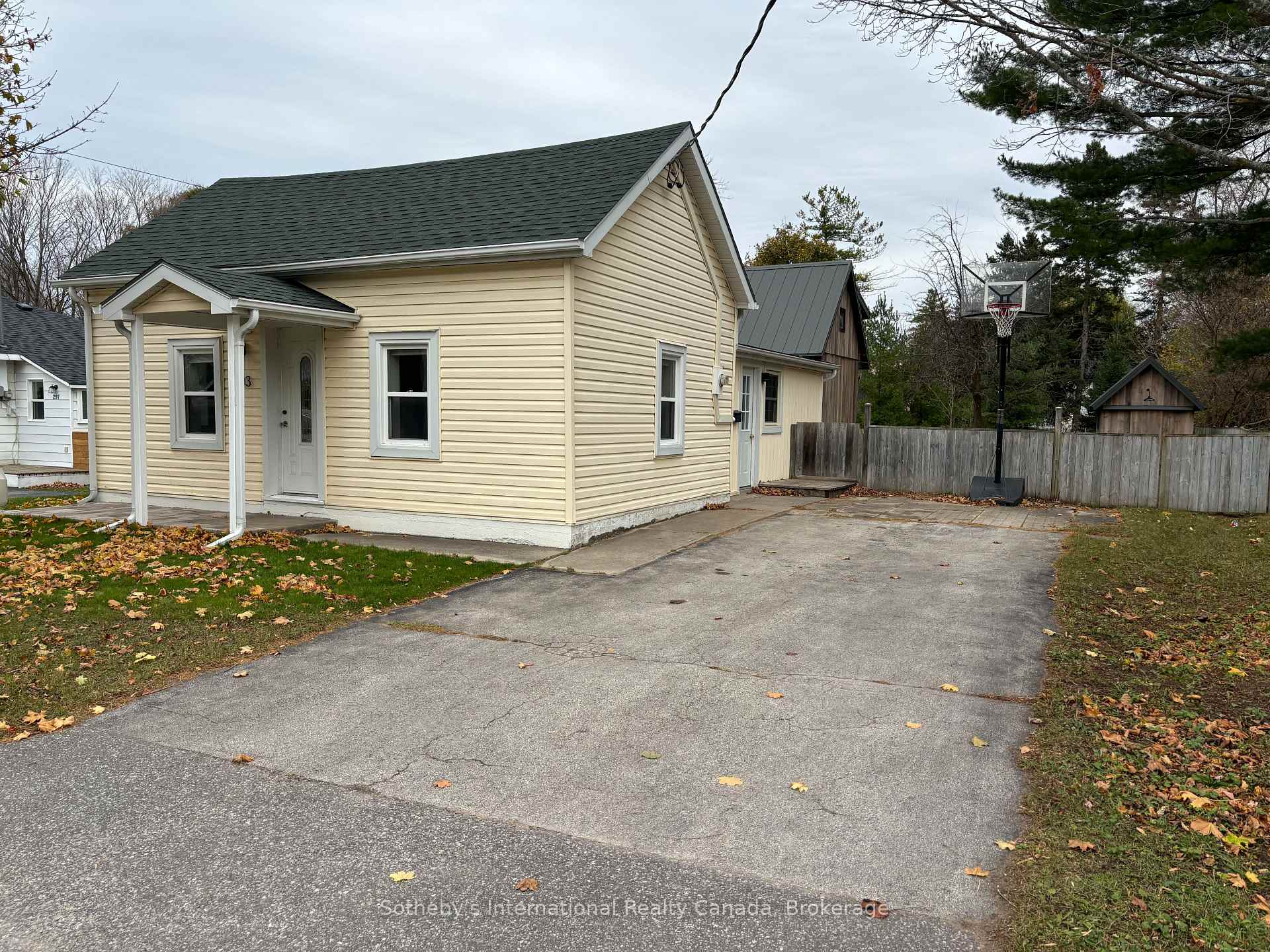 Photo 2 of 303 Oak Street, Collingwood — HOMEH