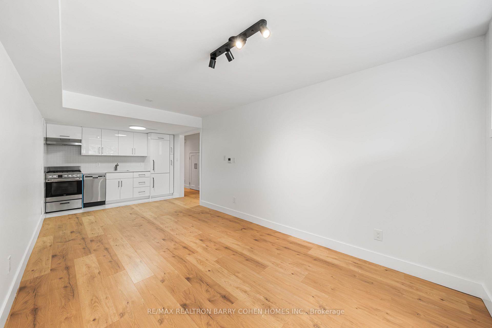 Photo 34 of 33 Lanark Avenue, Toronto, Oakwood Village — HOMEH