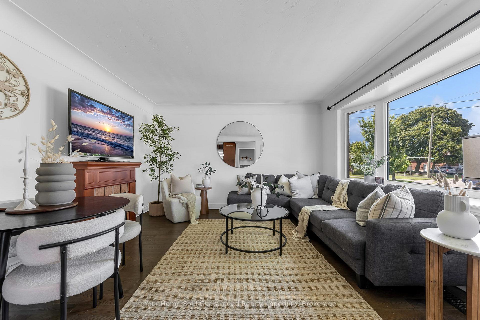 Photo 3 of 6 Beacon Avenue, Hamilton, Huntington — HOMEH