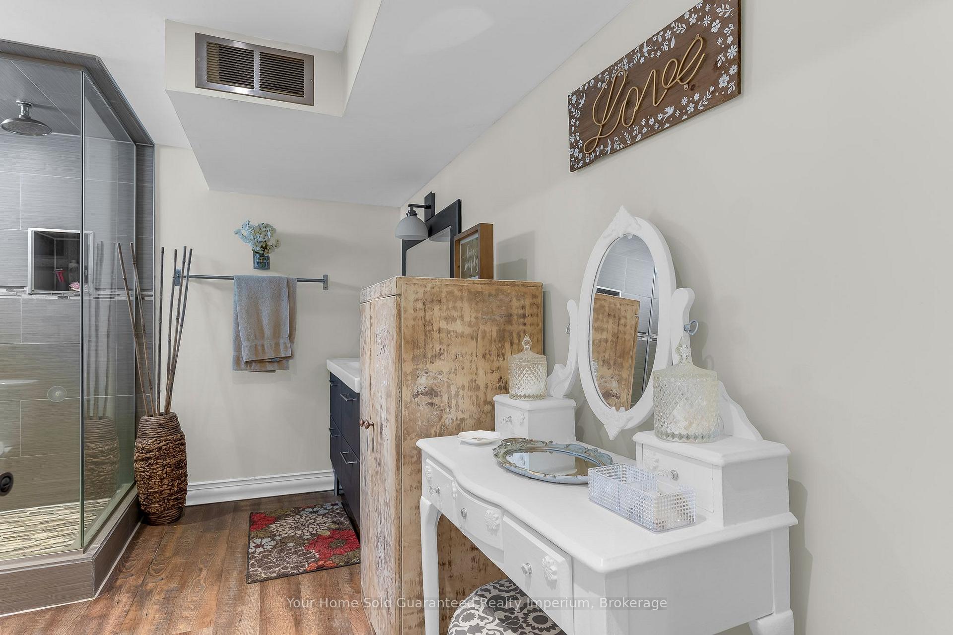 Photo 21 of 6 Beacon Avenue, Hamilton, Huntington — HOMEH