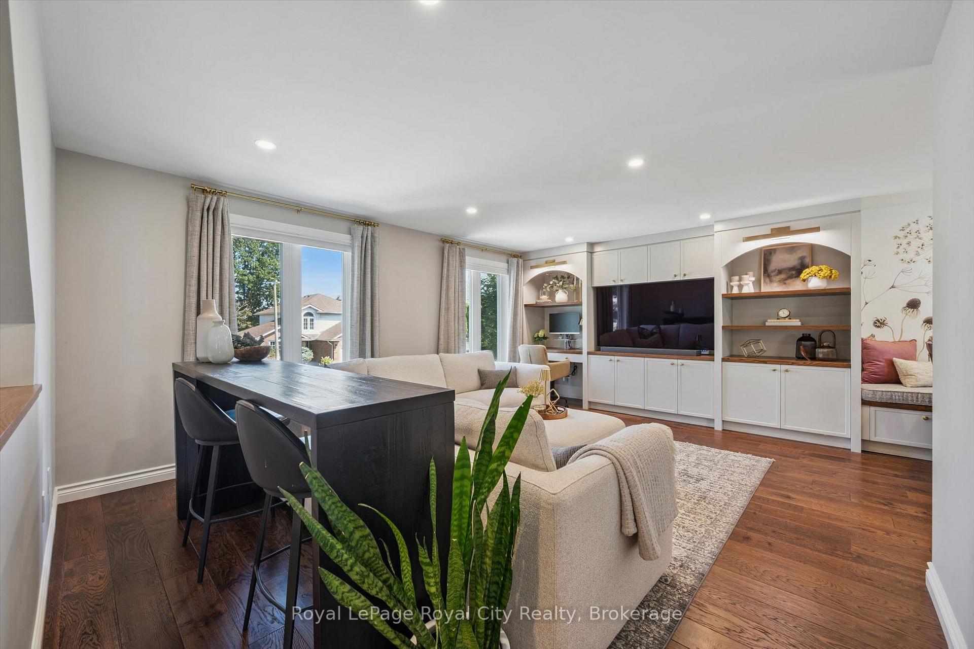 Photo 4 of 22 Pacific Place, Guelph, Dovercliffe Park/Old University — HOMEH