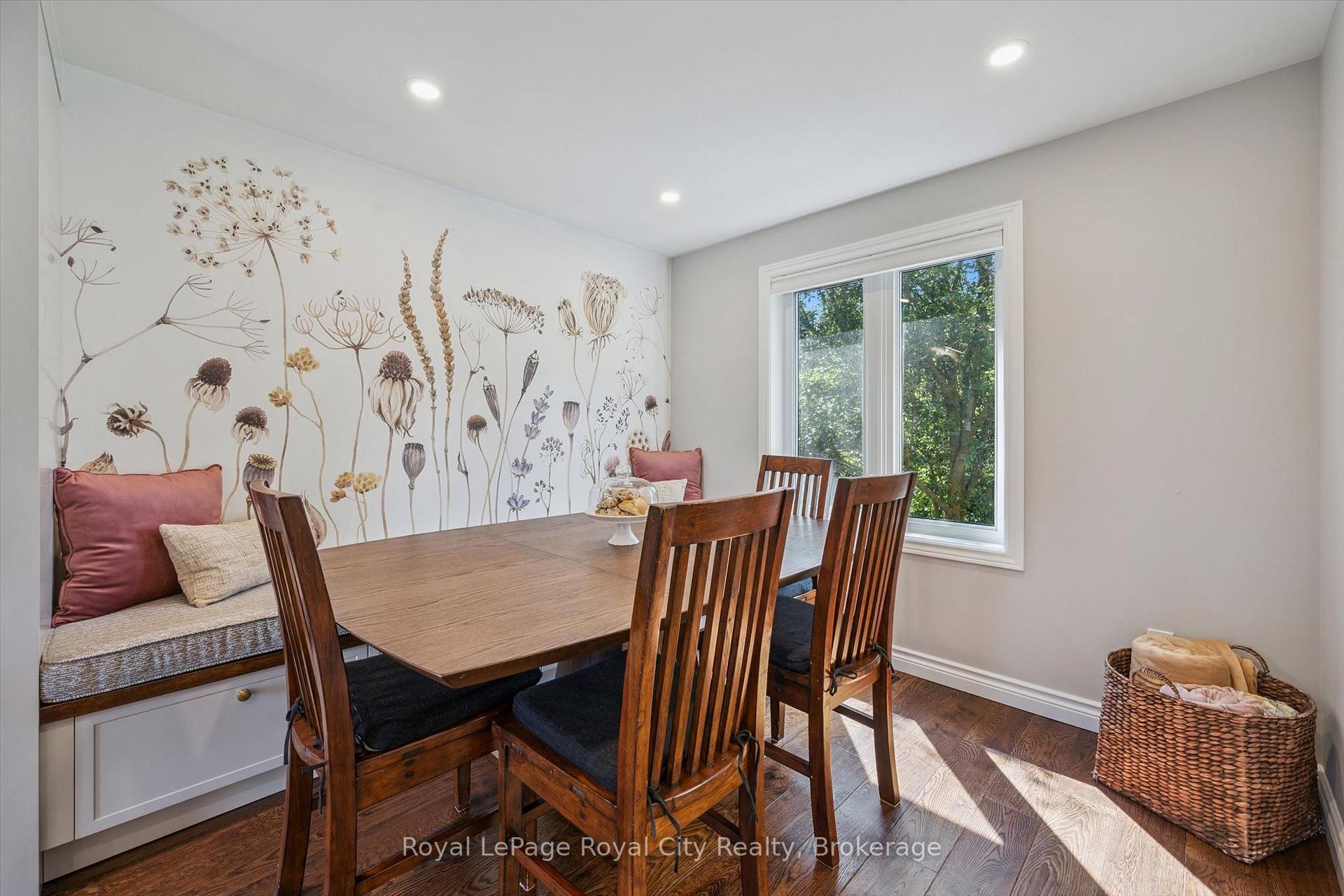 Photo 5 of 22 Pacific Place, Guelph, Dovercliffe Park/Old University — HOMEH