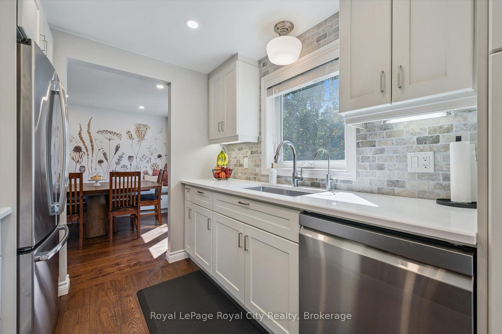 Photo 16 of 22 Pacific Place, Guelph, Dovercliffe Park/Old University — HOMEH