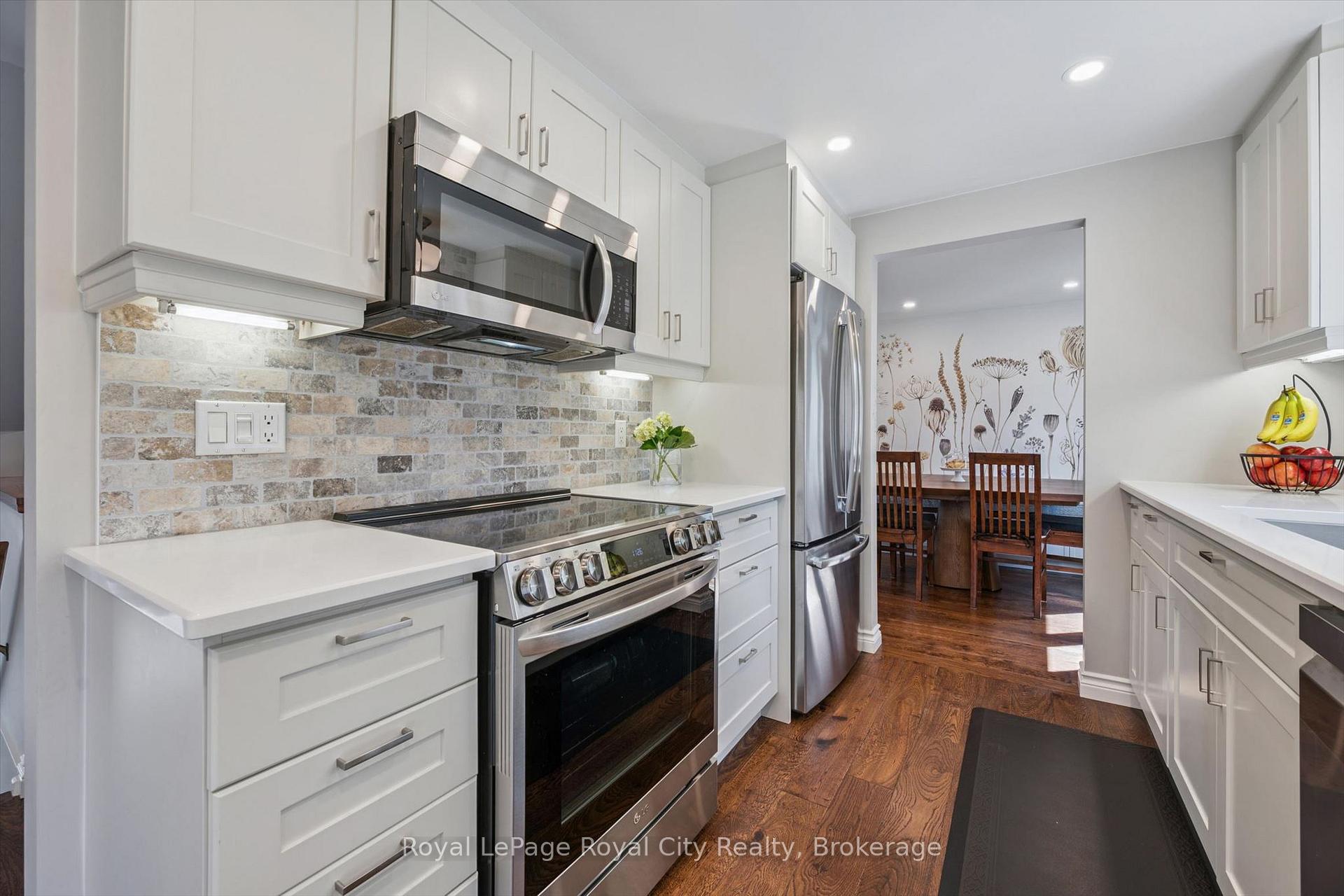Photo 17 of 22 Pacific Place, Guelph, Dovercliffe Park/Old University — HOMEH