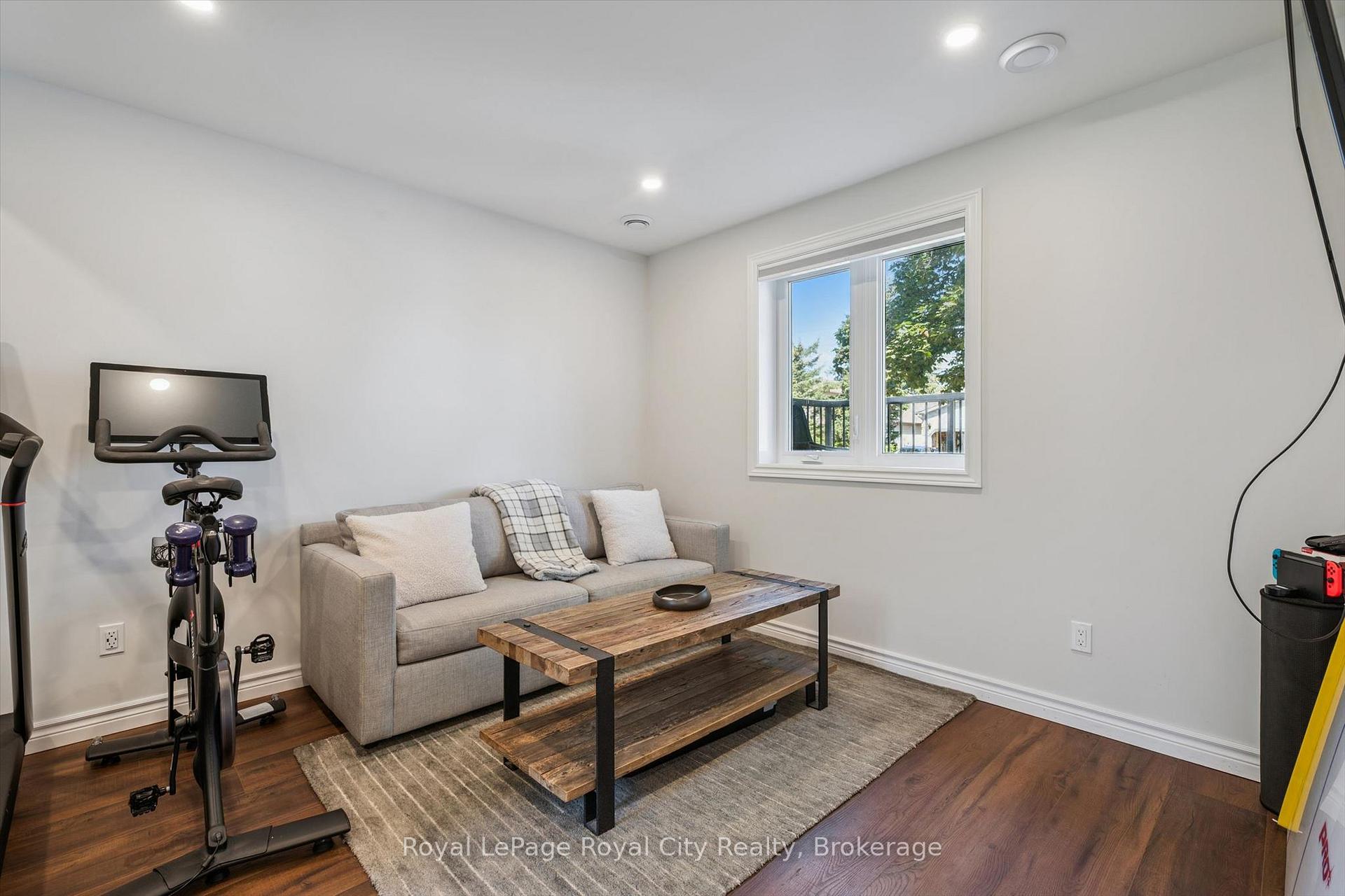 Photo 25 of 22 Pacific Place, Guelph, Dovercliffe Park/Old University — HOMEH