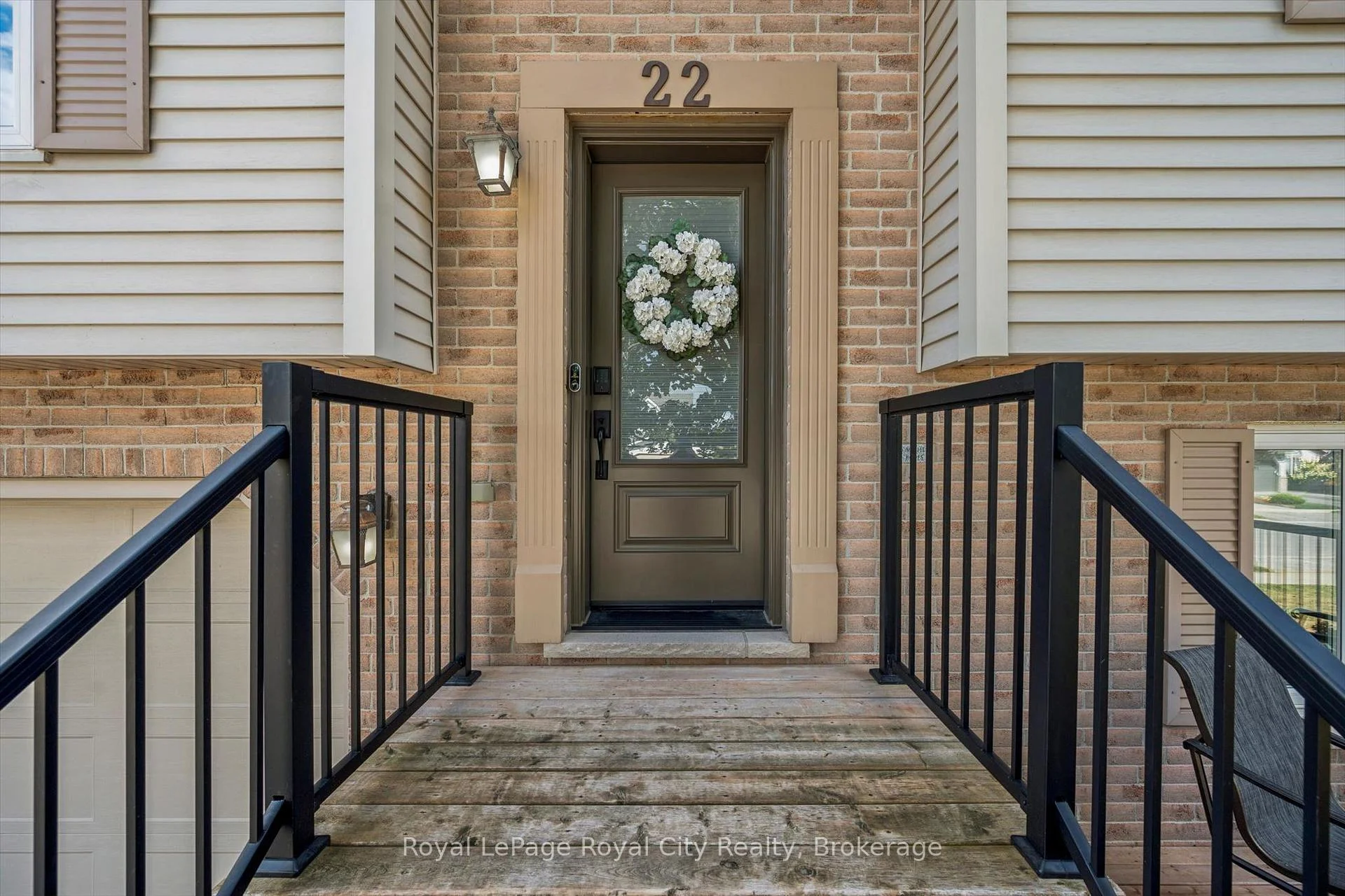 Photo 8 of 22 Pacific Place, Guelph, Dovercliffe Park/Old University — HOMEH