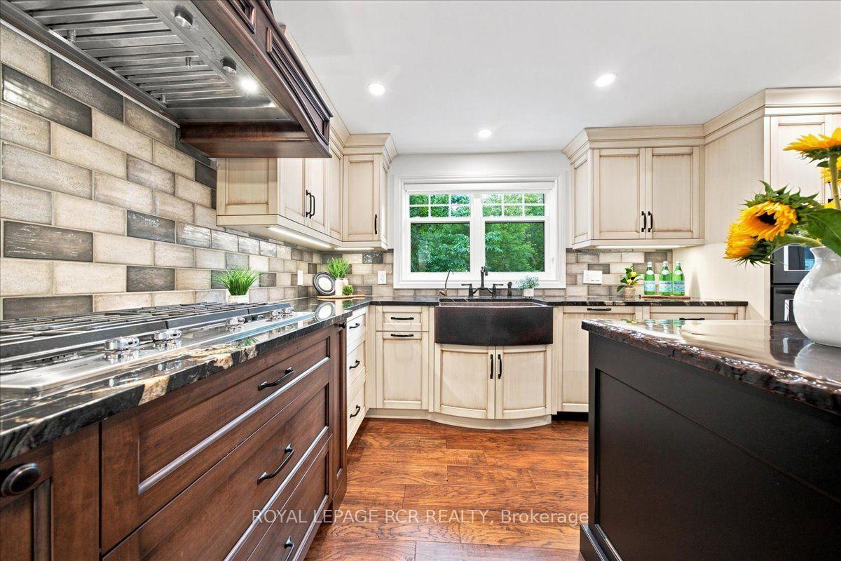 Photo 11 of 215 Oakwood Crescent, Orangeville — HOMEH