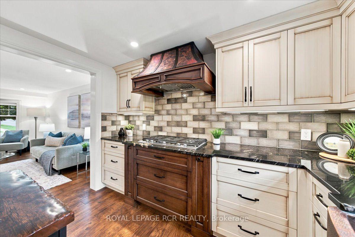 Photo 13 of 215 Oakwood Crescent, Orangeville — HOMEH