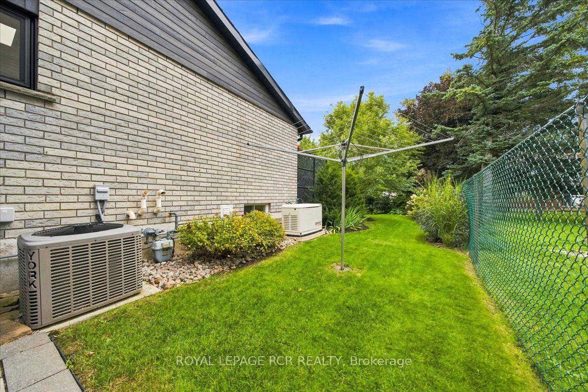 Photo 48 of 215 Oakwood Crescent, Orangeville — HOMEH