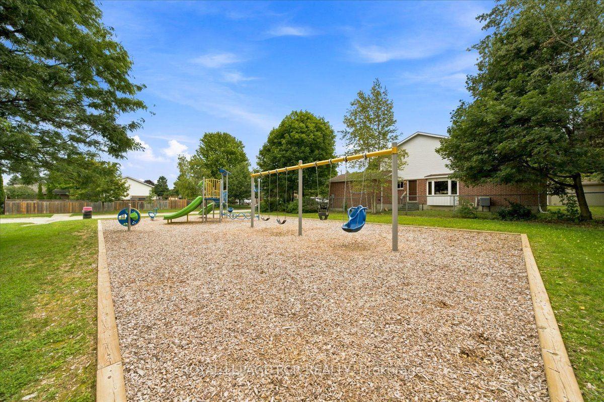 Photo 50 of 215 Oakwood Crescent, Orangeville — HOMEH