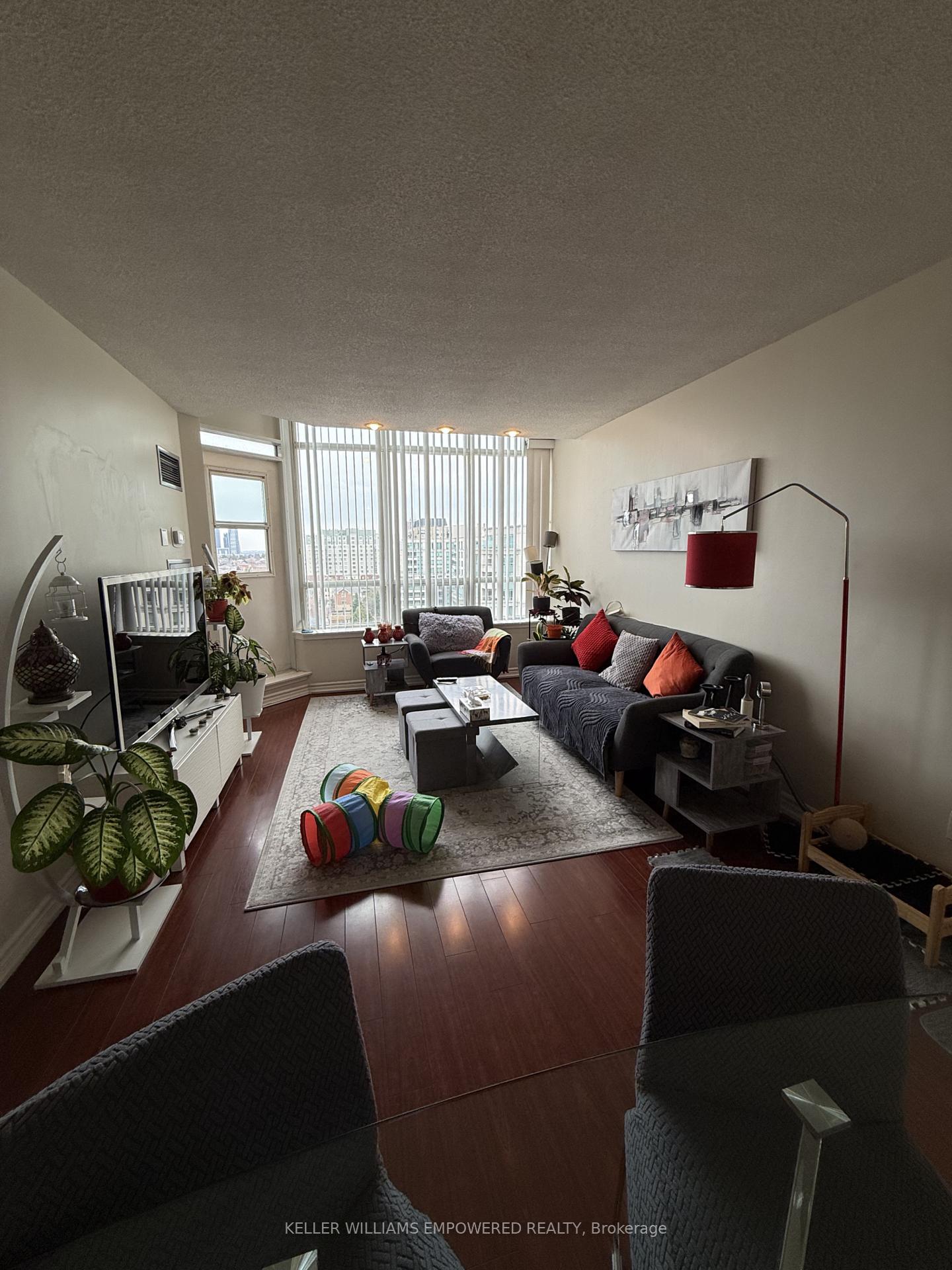 Photo 4 of Unit PH106, 81 Townsgate Drive, Vaughan, Crestwood-Springfarm-Yorkhill — HOMEH