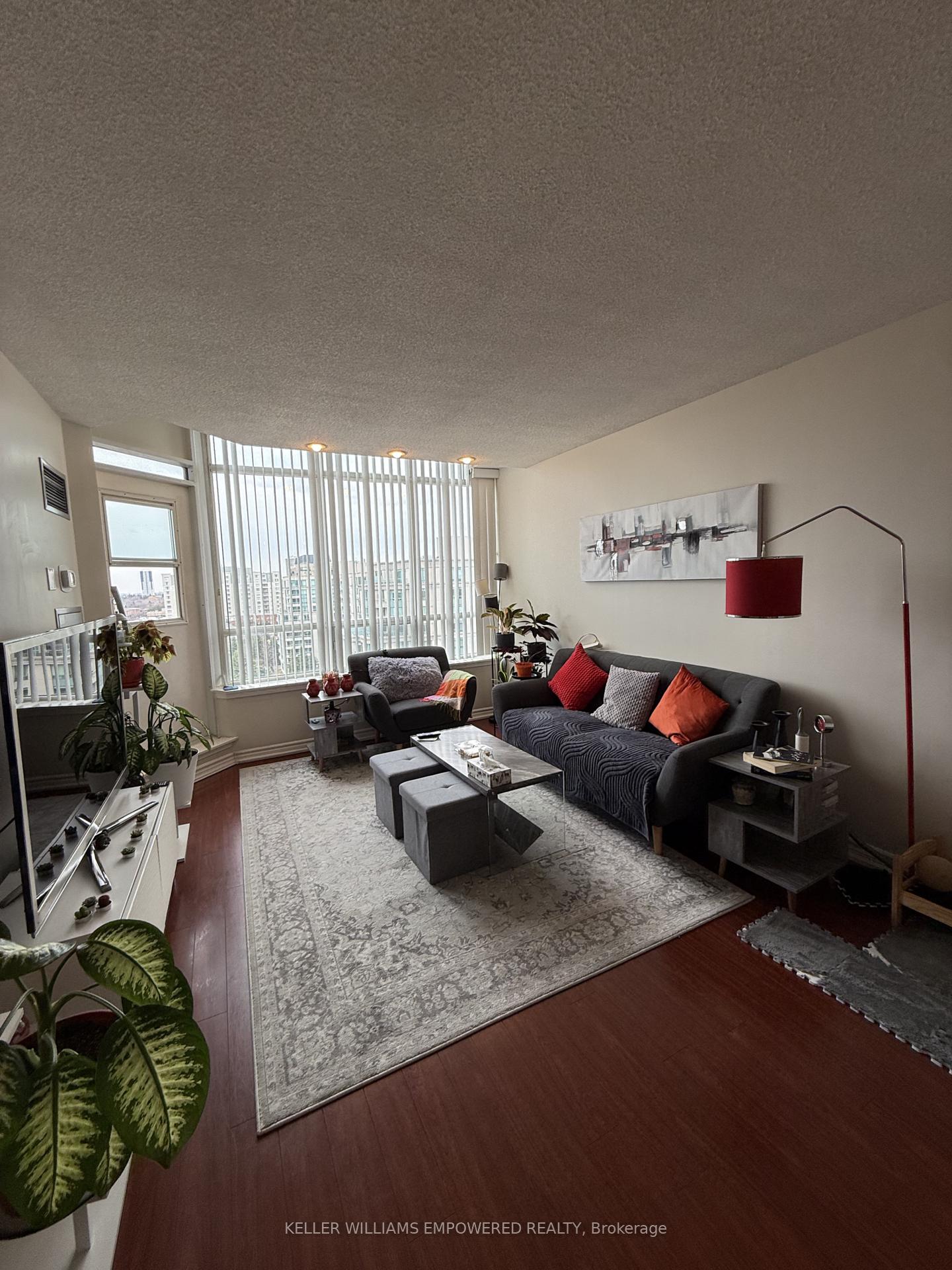 Photo 5 of Unit PH106, 81 Townsgate Drive, Vaughan, Crestwood-Springfarm-Yorkhill — HOMEH