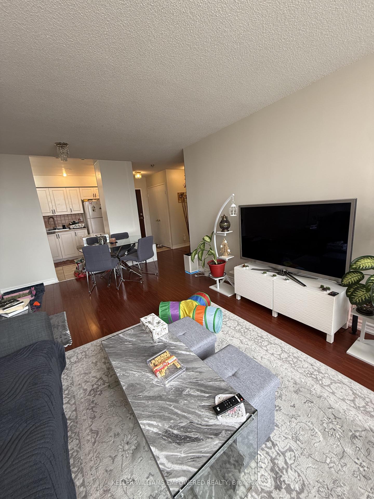 Photo 7 of Unit PH106, 81 Townsgate Drive, Vaughan, Crestwood-Springfarm-Yorkhill — HOMEH