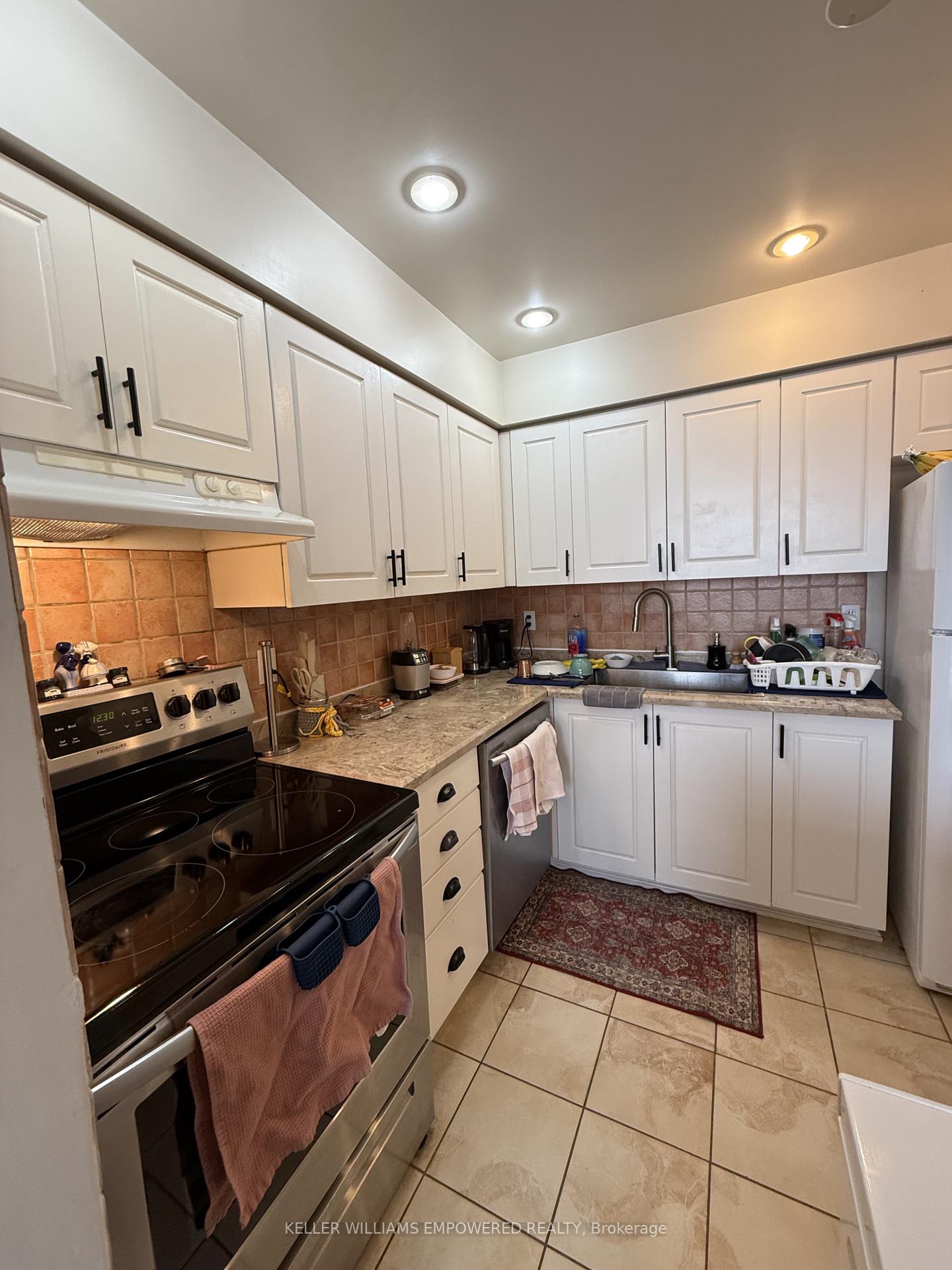 Photo 8 of Unit PH106, 81 Townsgate Drive, Vaughan, Crestwood-Springfarm-Yorkhill — HOMEH