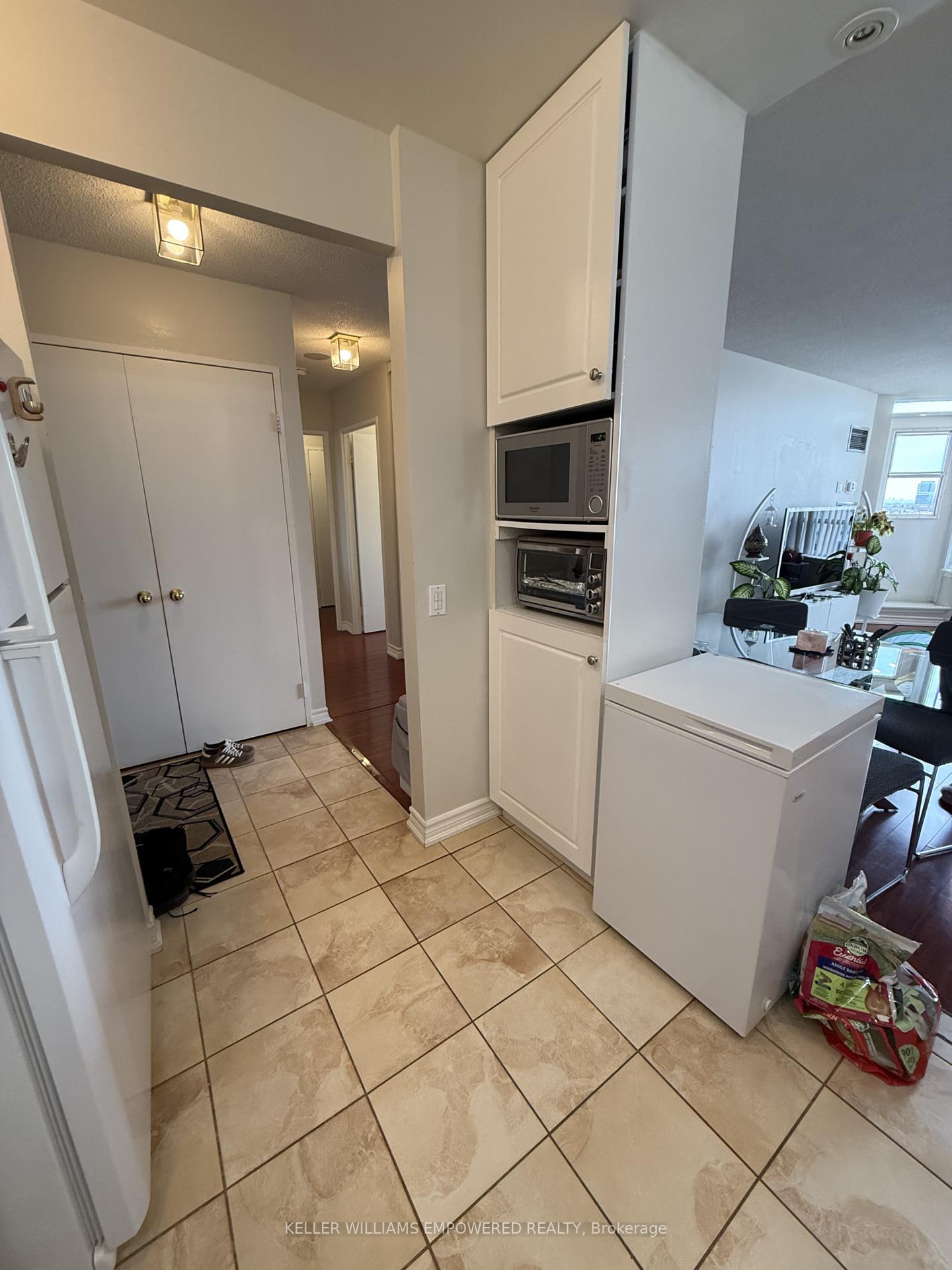 Photo 9 of Unit PH106, 81 Townsgate Drive, Vaughan, Crestwood-Springfarm-Yorkhill — HOMEH