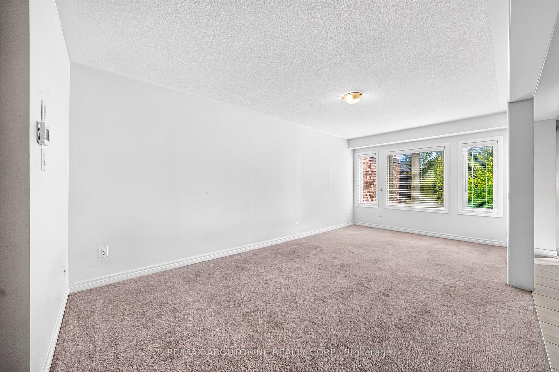 Photo 11 of Unit 10, 420 Linden Drive, Cambridge, Preston Heights — HOMEH
