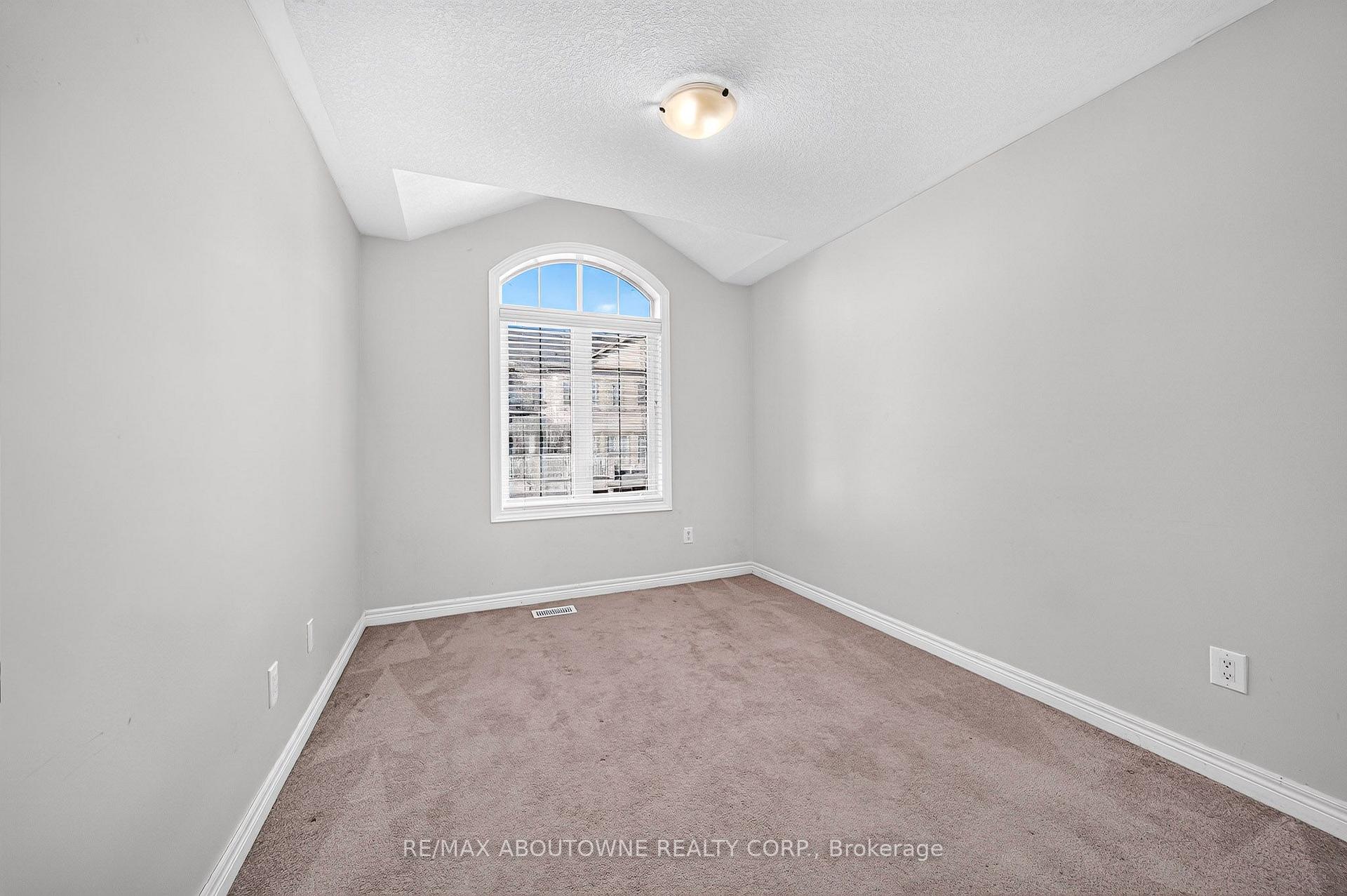 Photo 14 of Unit 10, 420 Linden Drive, Cambridge, Preston Heights — HOMEH